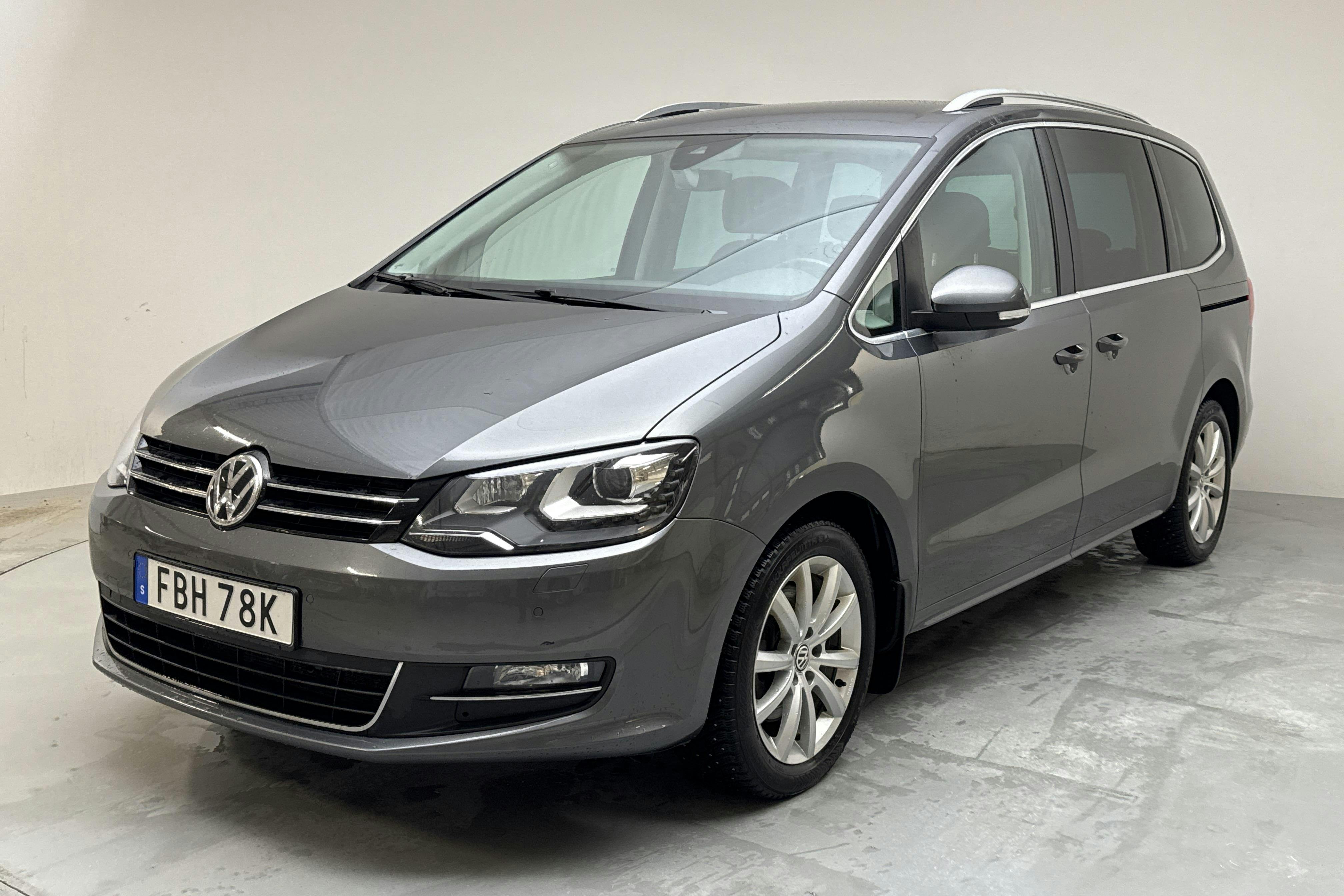 Presentation photo 1 of 15: VW Sharan 2.0 TDI 4Motion (177hk) - 157 150 km - Automatic - Dark Grey - 2020