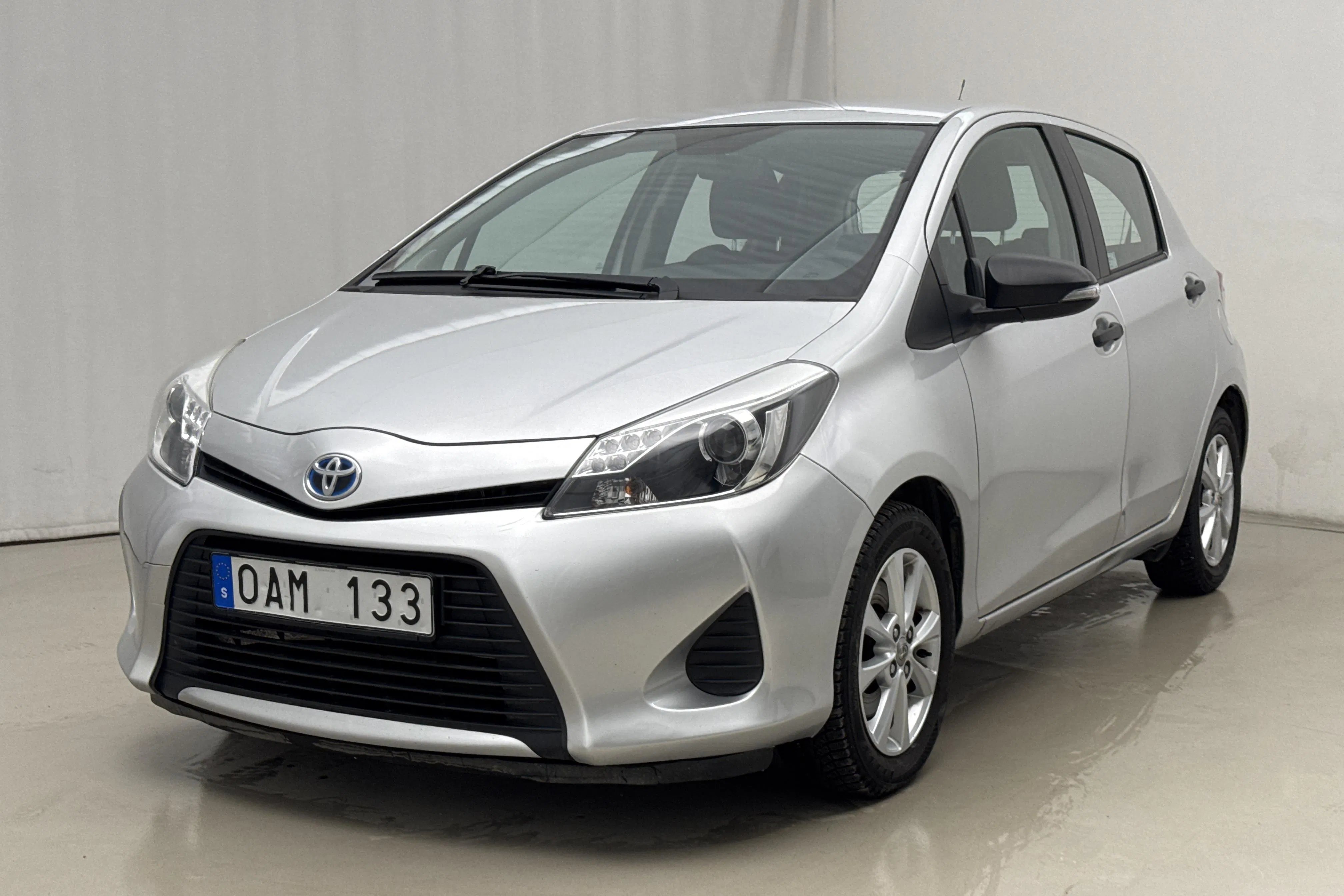 Presentation photo 1 of 15: Toyota Yaris 1.5 HSD 5dr (75hk) - 114 010 km - Automatic - silver - 2013