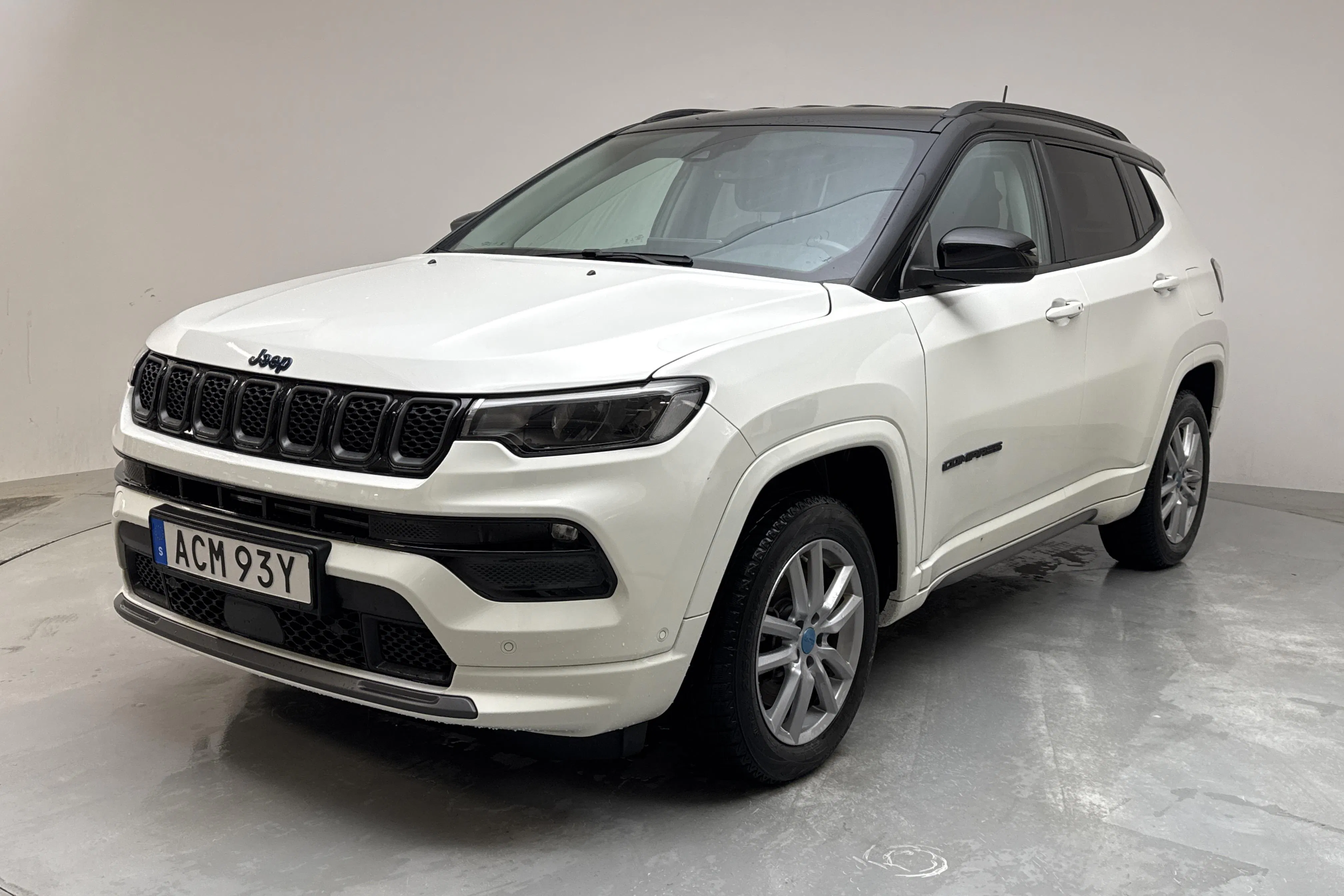 Presentationsfoto 1 av 16: Jeep Compass 1.3 PHEV 4WD (240hk) - 8 744 mil - Automat - vit - 2022