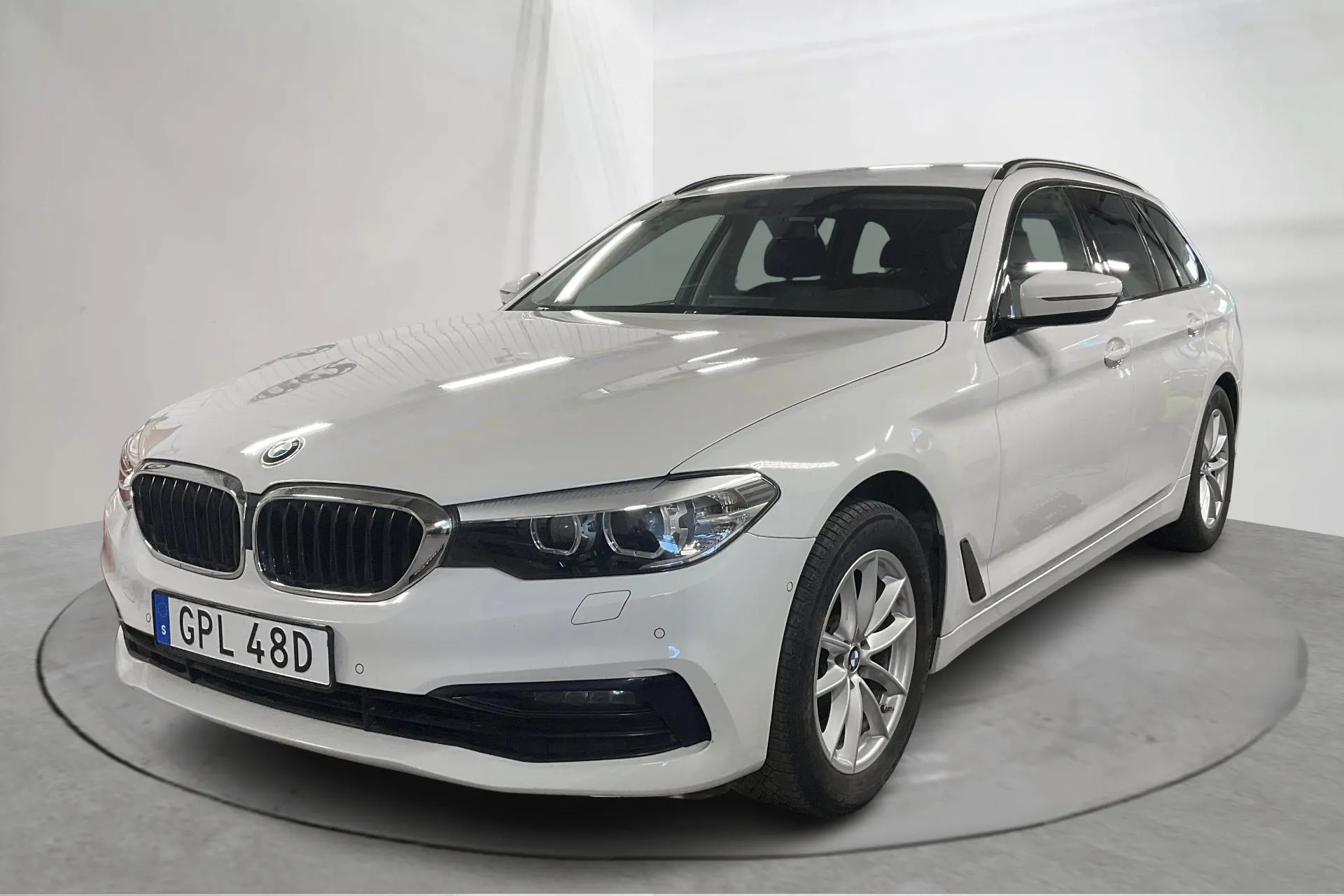 Presentation photo 1 of 23: BMW 520d xDrive Touring MHEV, G31 (190hk) - 74 800 km - Automatic - white - 2020
