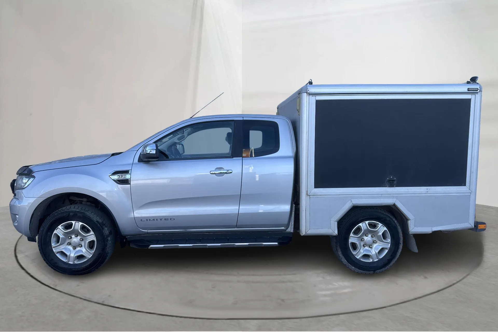 Presentation photo 2 of 16: Ford Ranger 3.2 TDCi 4WD (200hk) - 189 650 km - Automatic - gray - 2018