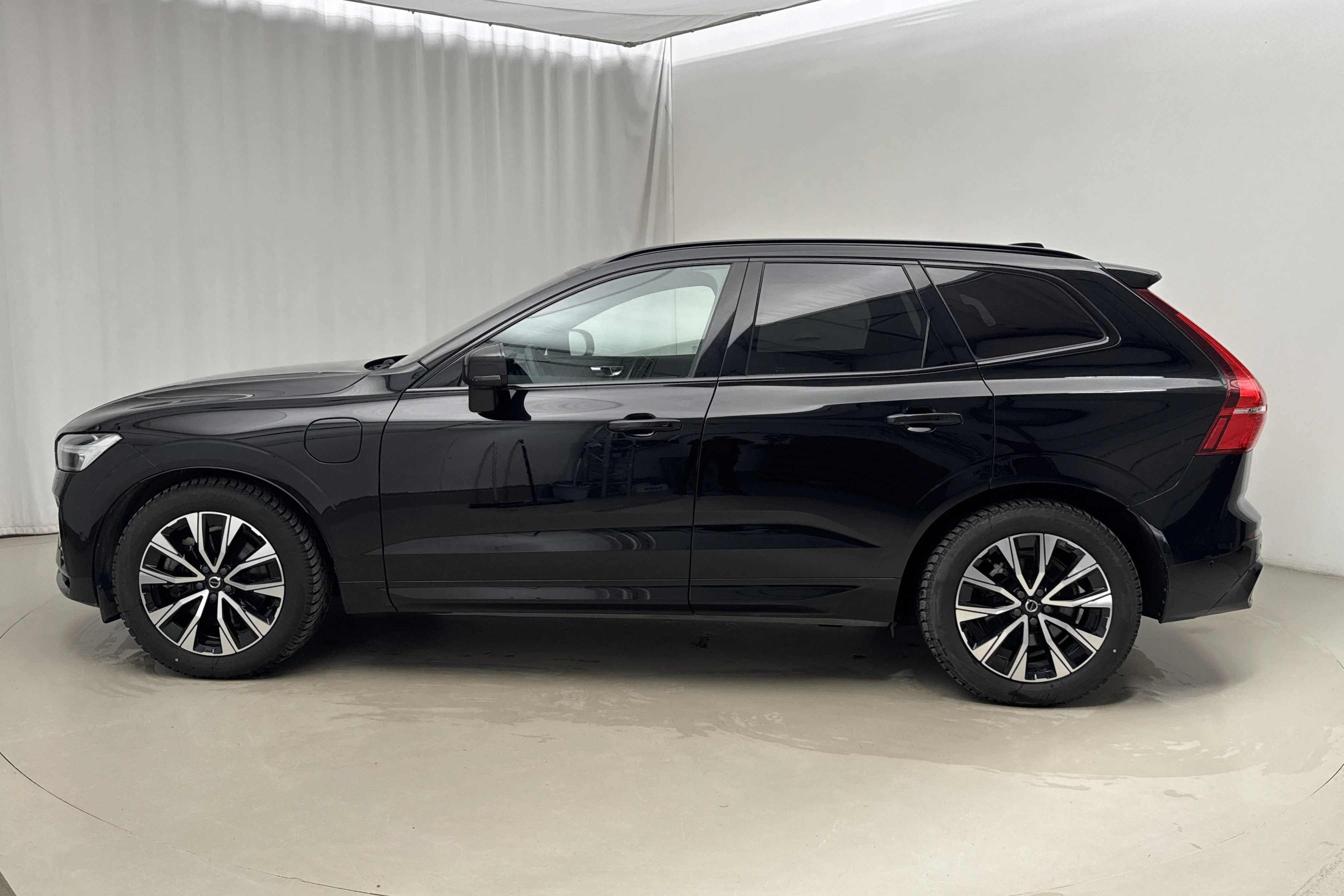 Presentationsfoto 2 av 29: Volvo XC60 T6 AWD Recharge (350hk) - 5 213 mil - Automat - svart - 2023