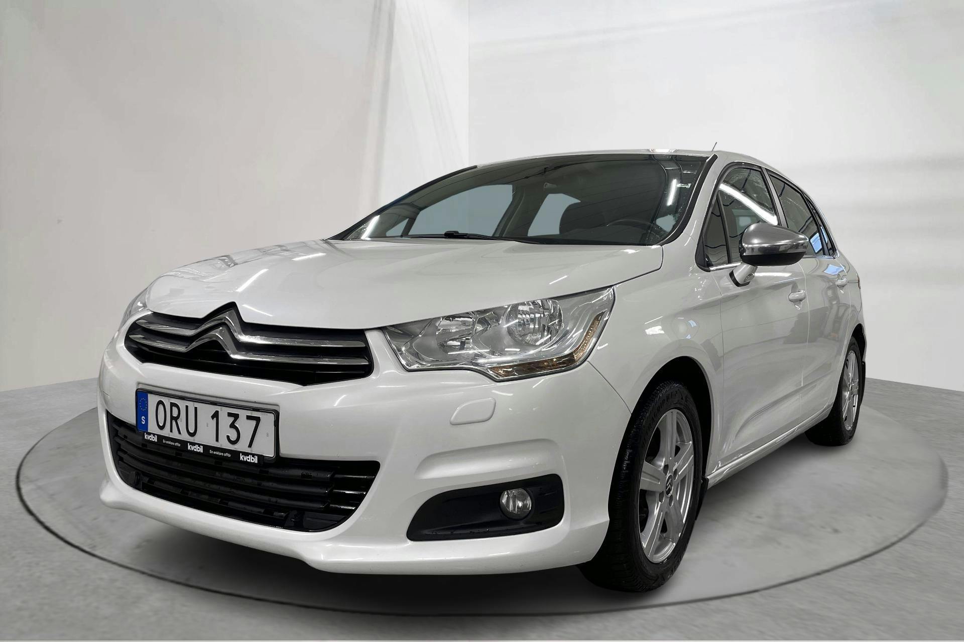 Presentation photo 1 of 13: Citroën C4 1.6 HDi (115hk) - 117 010 km - Automatic - white - 2014