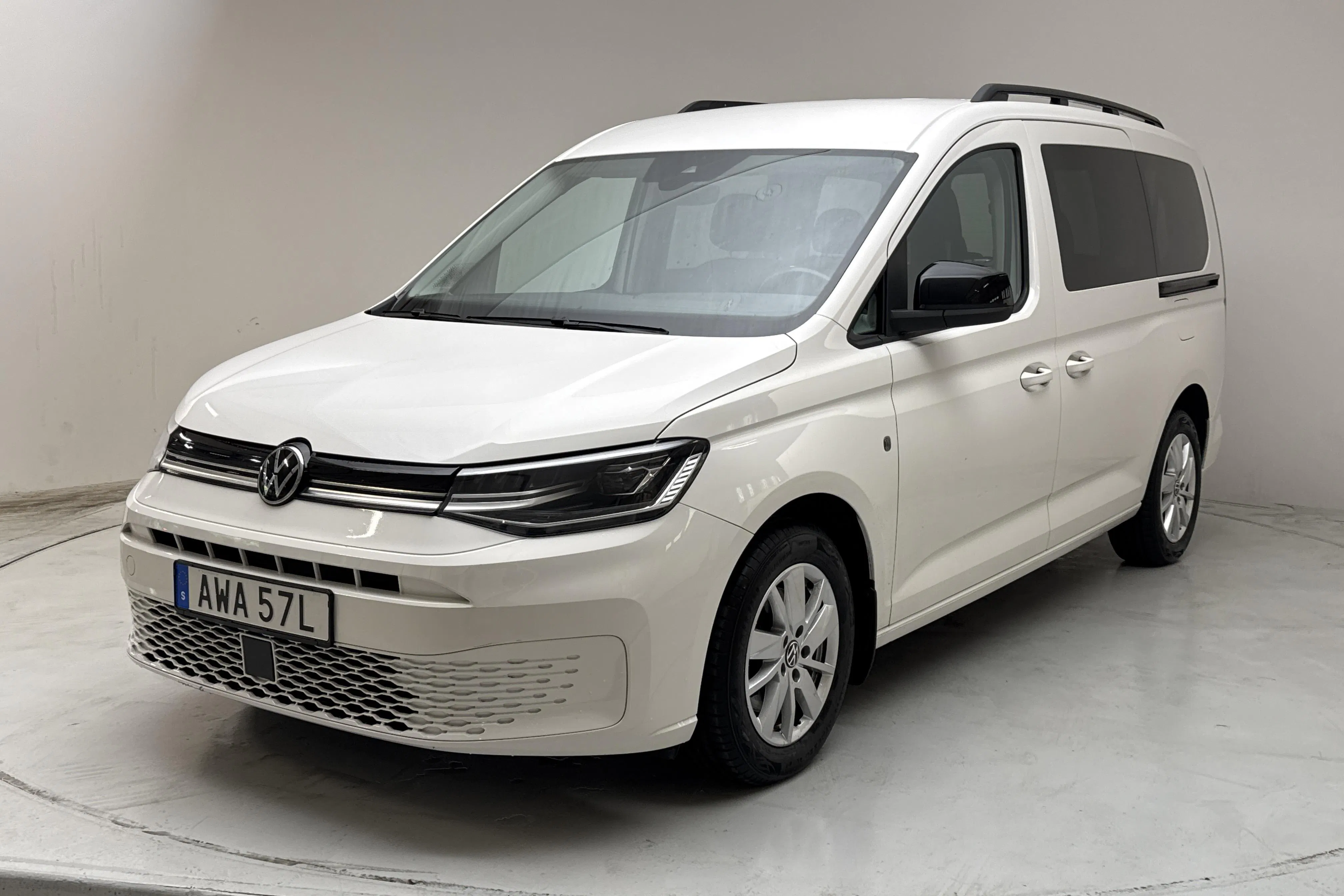 Presentation photo 1 of 13: VW Caddy Life Maxi 2.0 TDI (122hk) - 131 320 km - Automatic - white - 2024