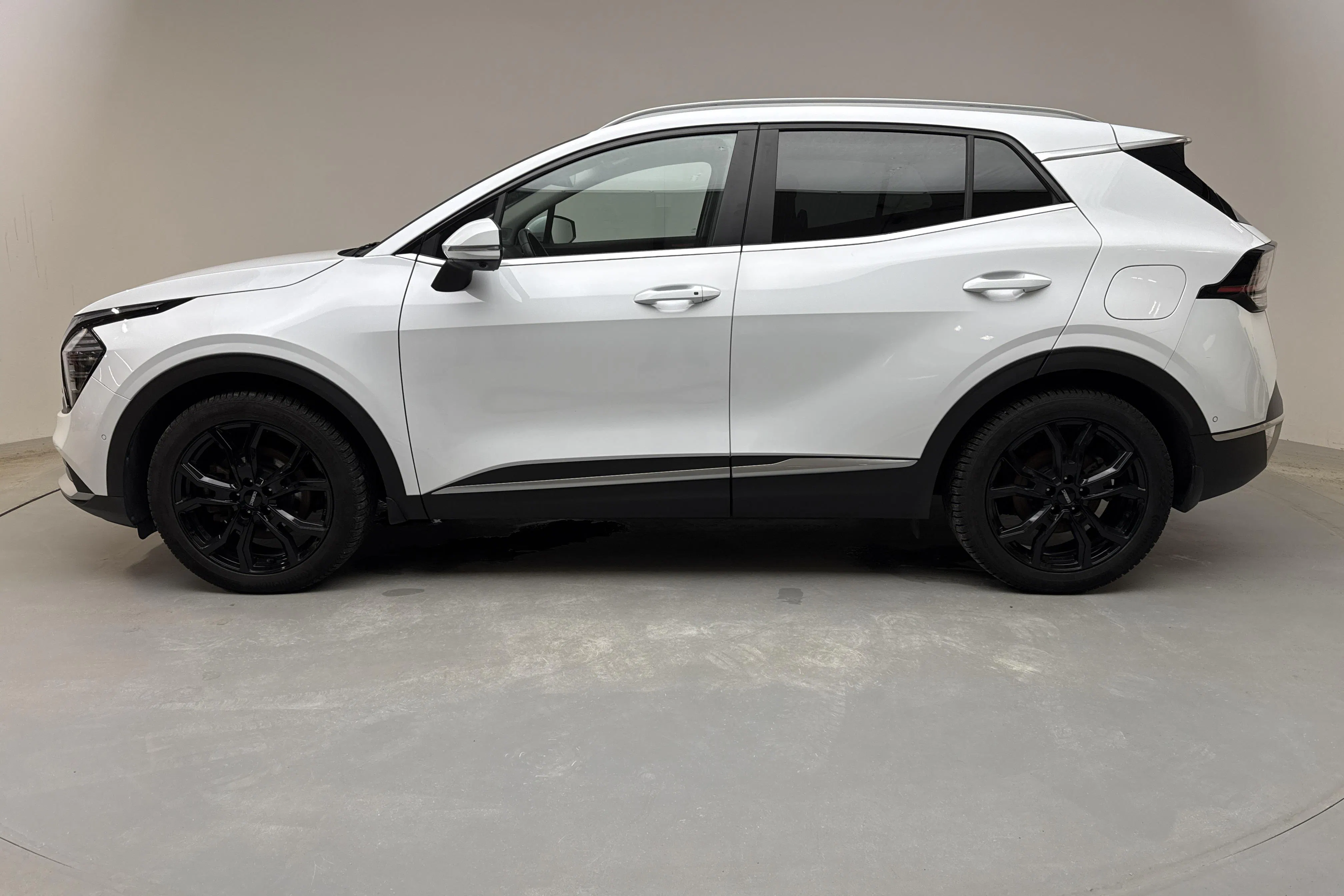 Presentation photo 2 of 16: KIA Sportage PHEV AWD (265hk) - 78 570 km - Automatic - white - 2023