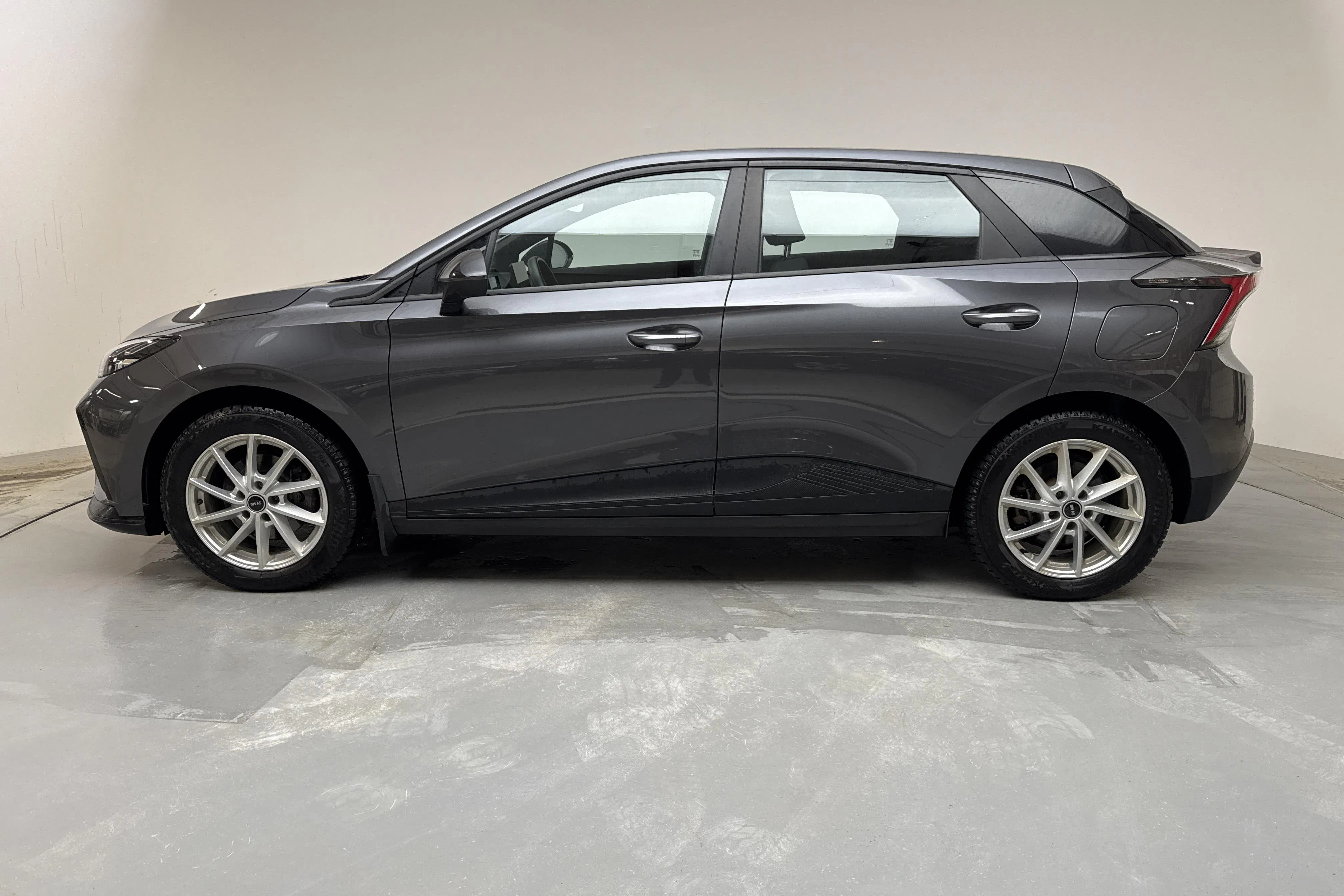 Presentationsfoto 2 av 15: MG MG4 51kWh (170hk) - 4 000 mil - Automat - grå - 2023