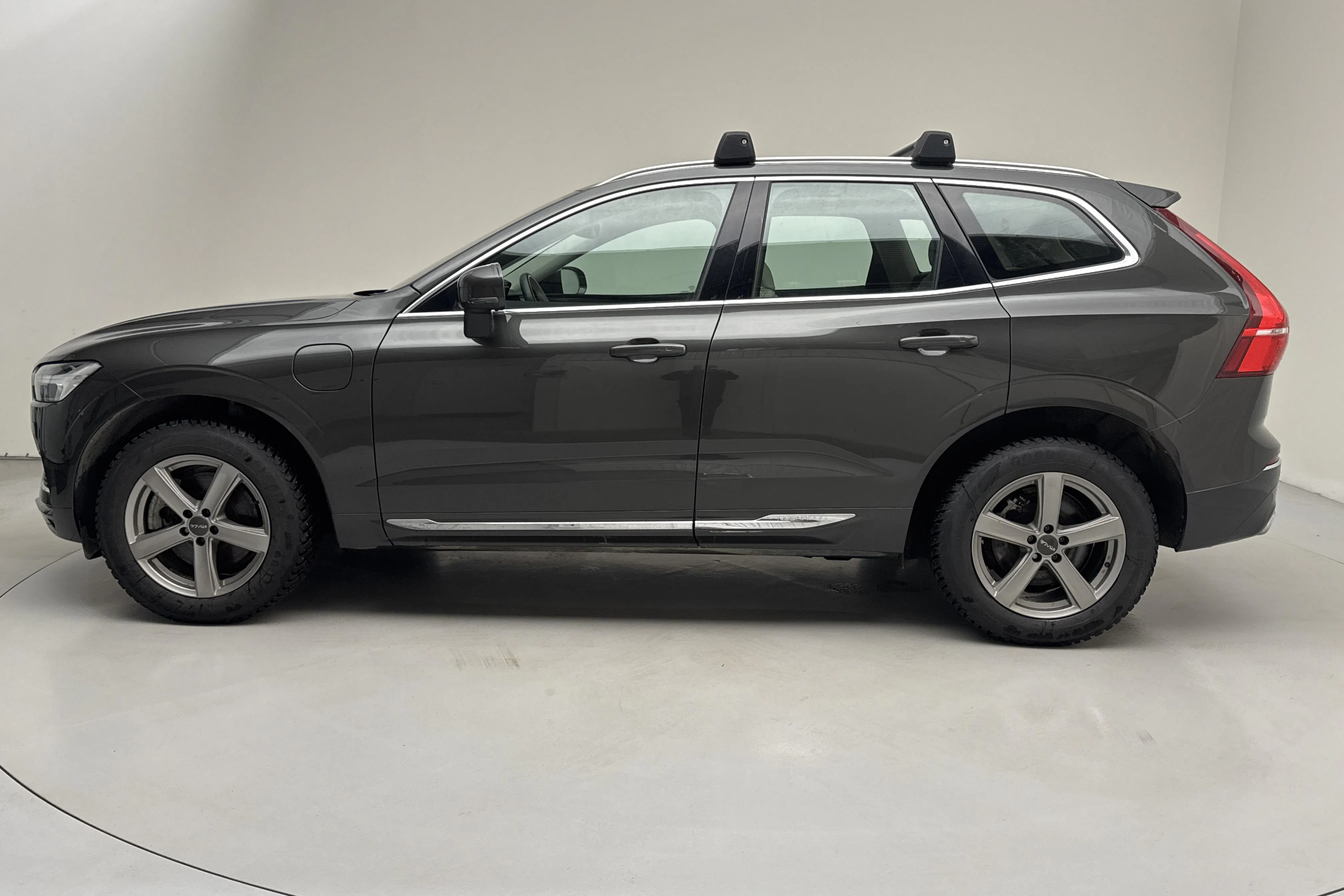 Presentationsfoto 2 av 19: Volvo XC60 T6 AWD Recharge (340hk) - 3 890 mil - Automat - Dark Grey - 2021