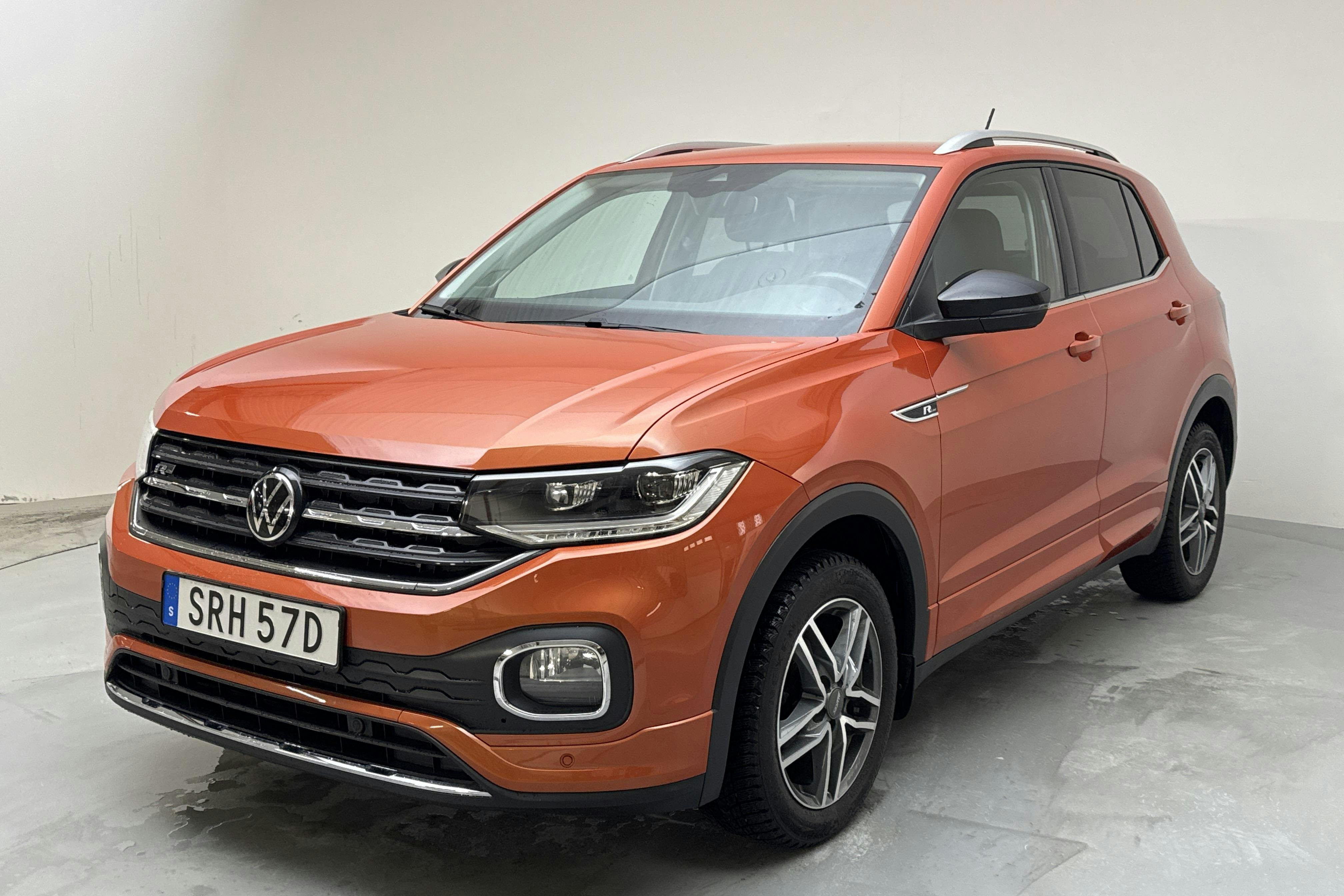 Presentationsfoto 1 av 13: VW T-Cross 1.0 TSI (110hk) - 3 814 mil - Automat - orange - 2021