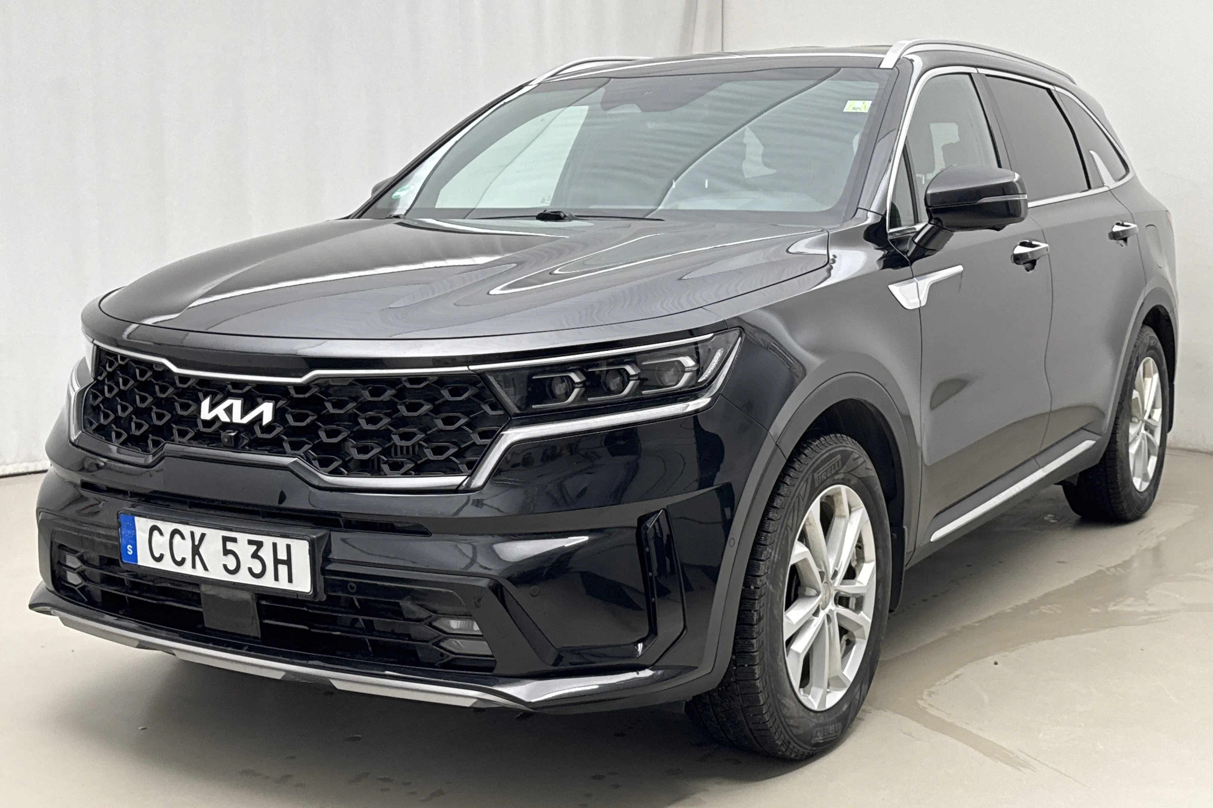 Presentationsfoto 1 av 27: KIA Sorento 1.6 T-GDi Plug-in Hybrid AWD (265hk) - 12 726 mil - Automat - svart - 2022