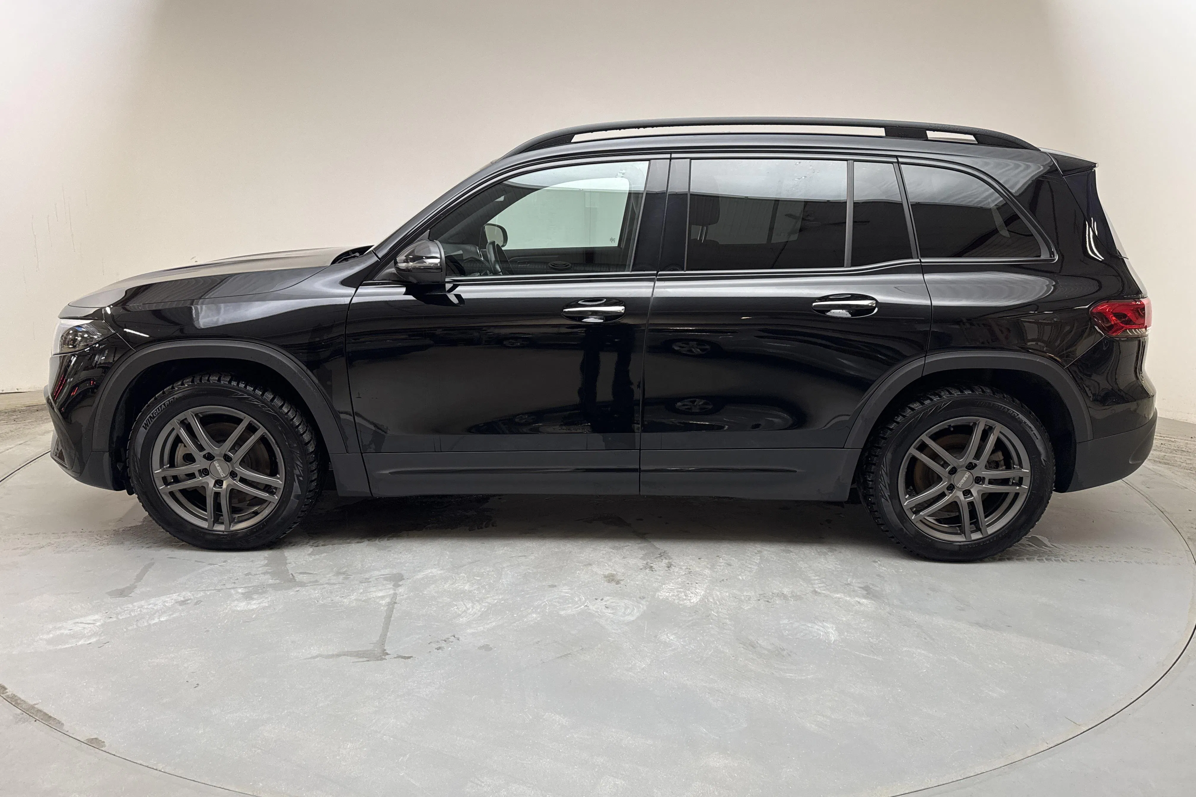 Presentation photo 2 of 18: Mercedes EQB 300 4MATIC X243 (228hk) - 89 930 km - Automatic - black - 2023