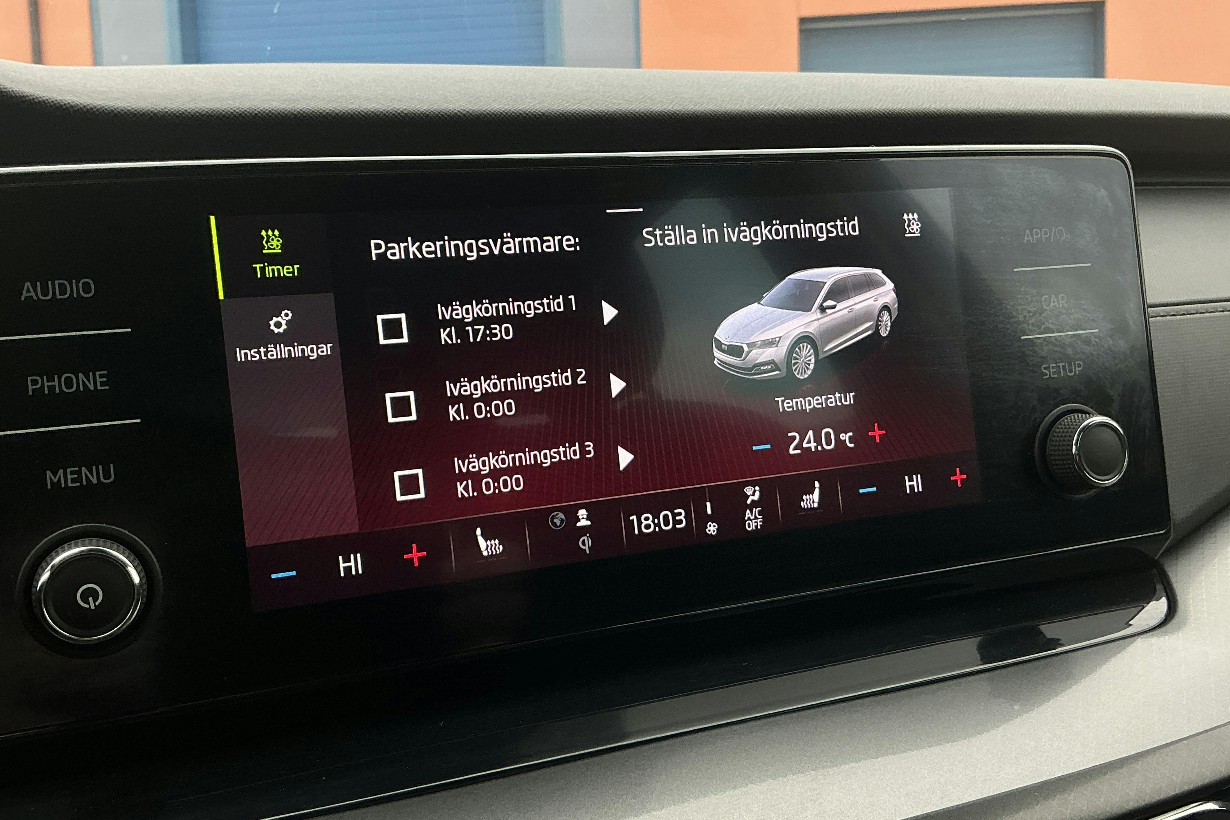 Presentation photo 15 of 15: Skoda Octavia 2.0 TDI Combi (116hk) - 180 580 km - Automatic - white - 2022