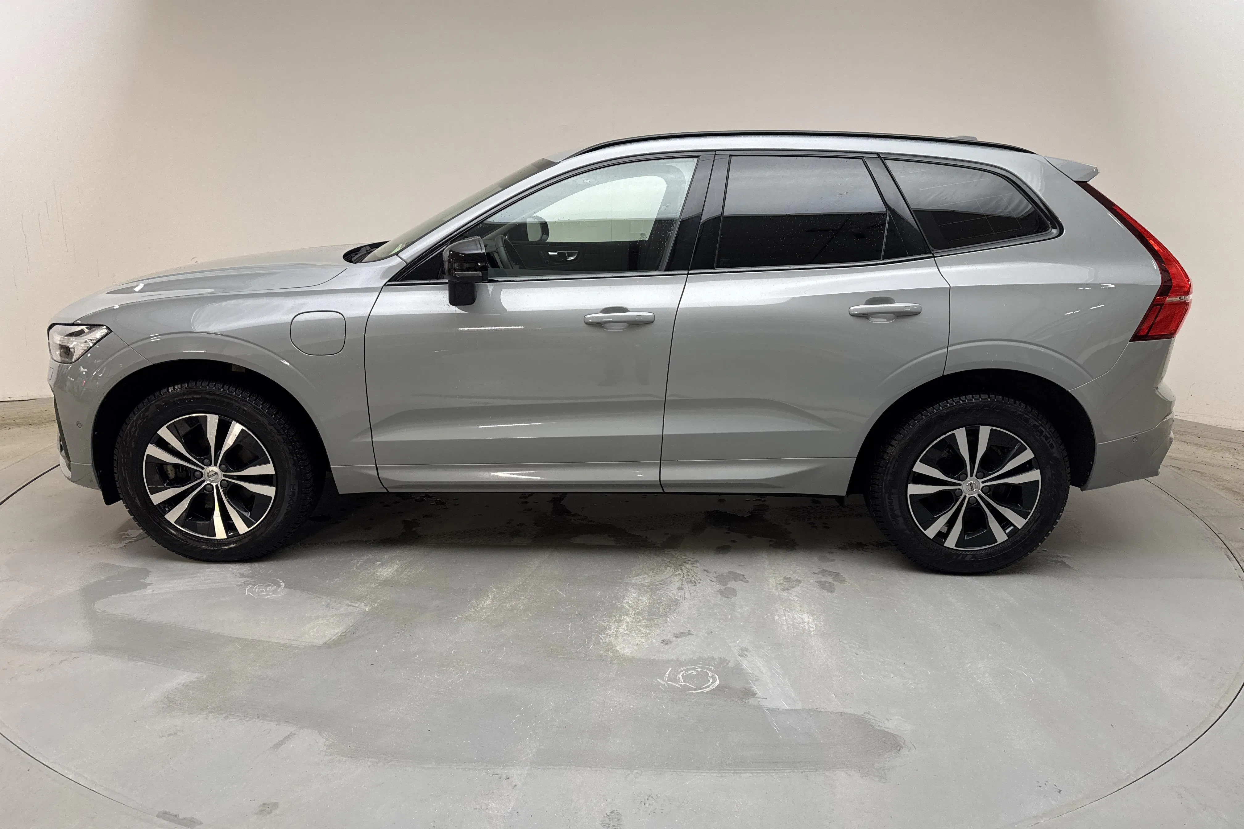 Presentationsfoto 2 av 20: Volvo XC60 T6 AWD Recharge (350hk) - 5 751 mil - Automat - grå - 2024