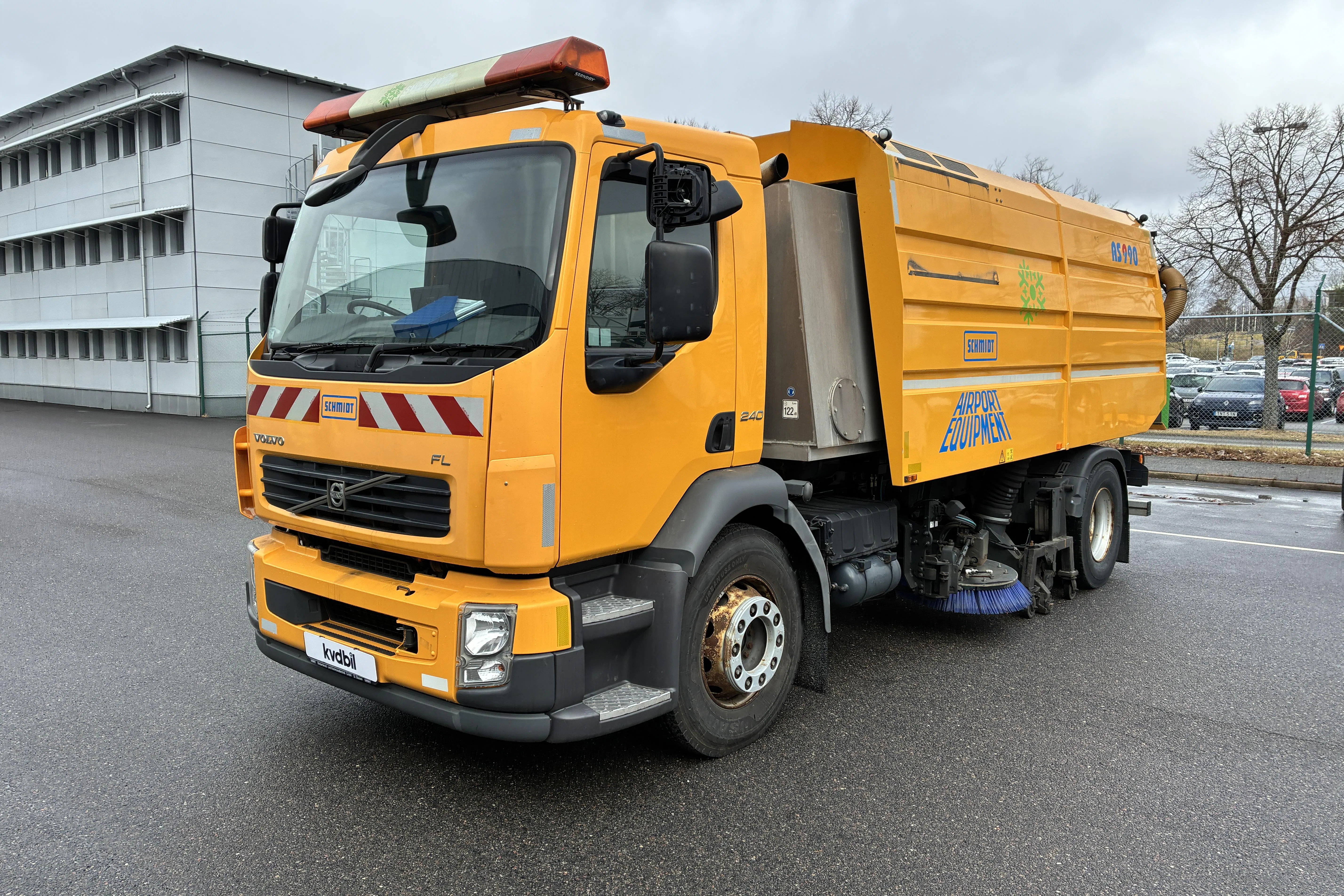 Presentation photo 1 of 62: Volvo FLH240 - 39 760 km - Automatic - yellow - 2009