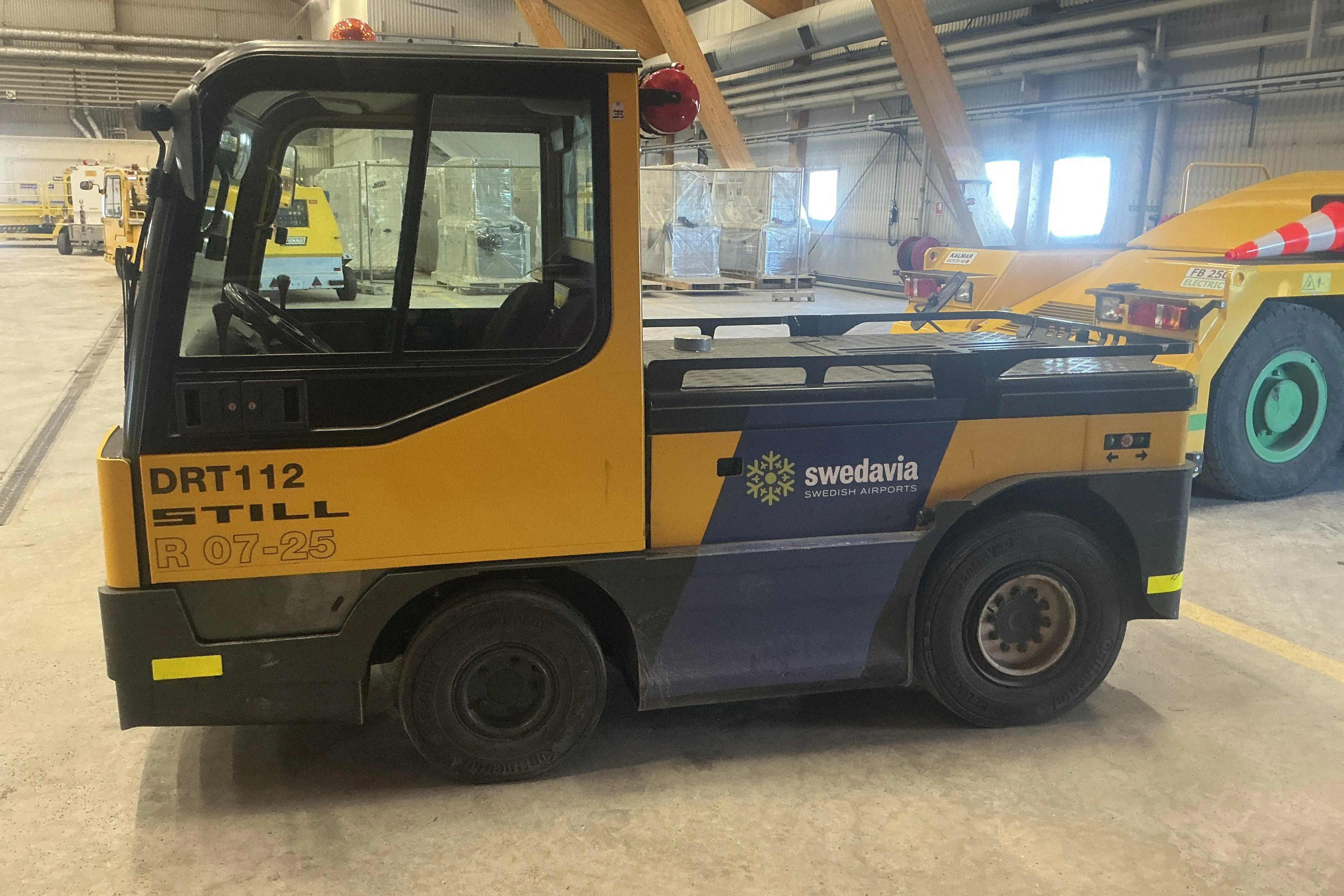 Presentation photo 2 of 27: STILL R07-25 dragtruck - 3 212 km - Automatic - yellow - 2012