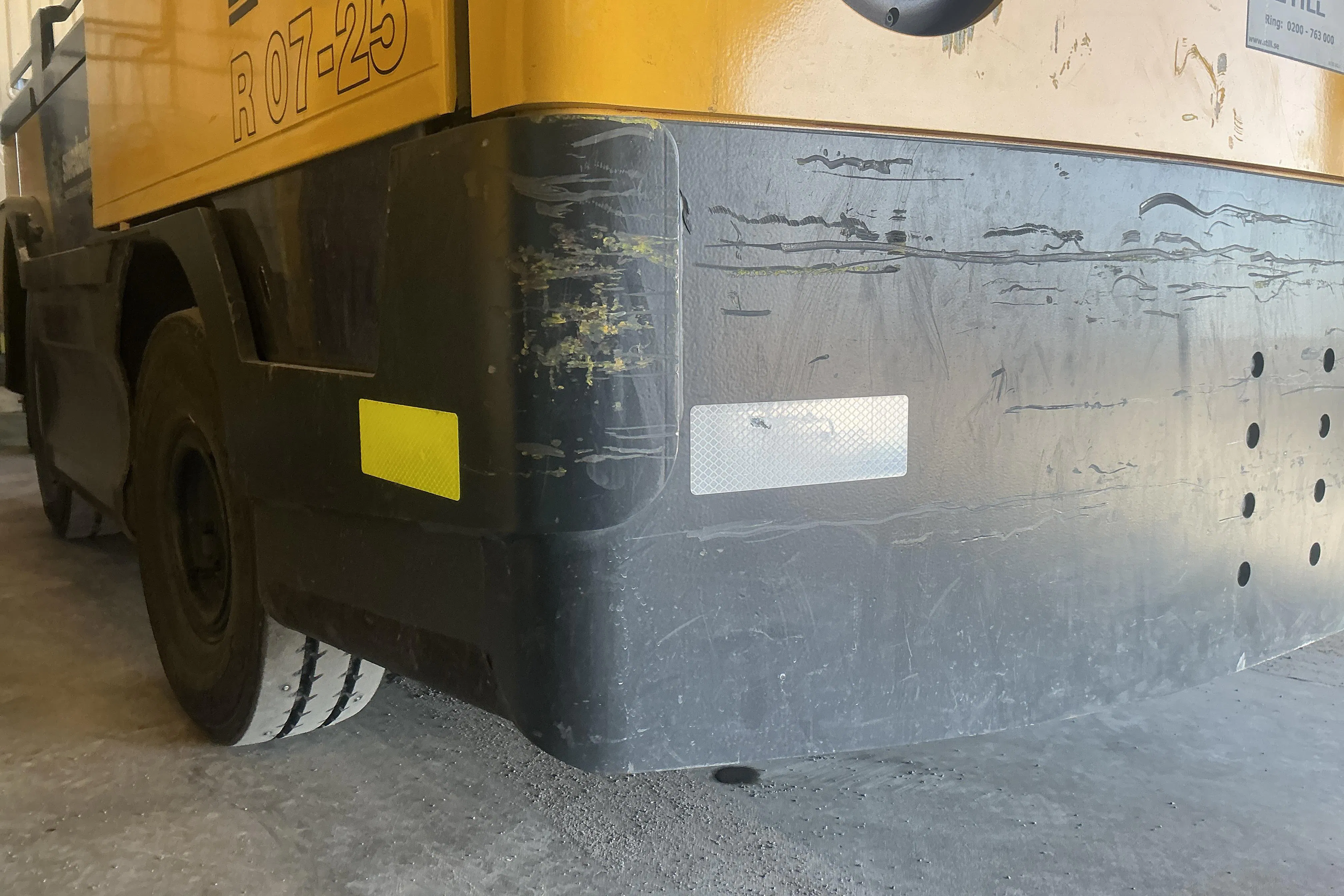 Presentation photo 27 of 27: STILL R07-25 dragtruck - 3 212 km - Automatic - yellow - 2012