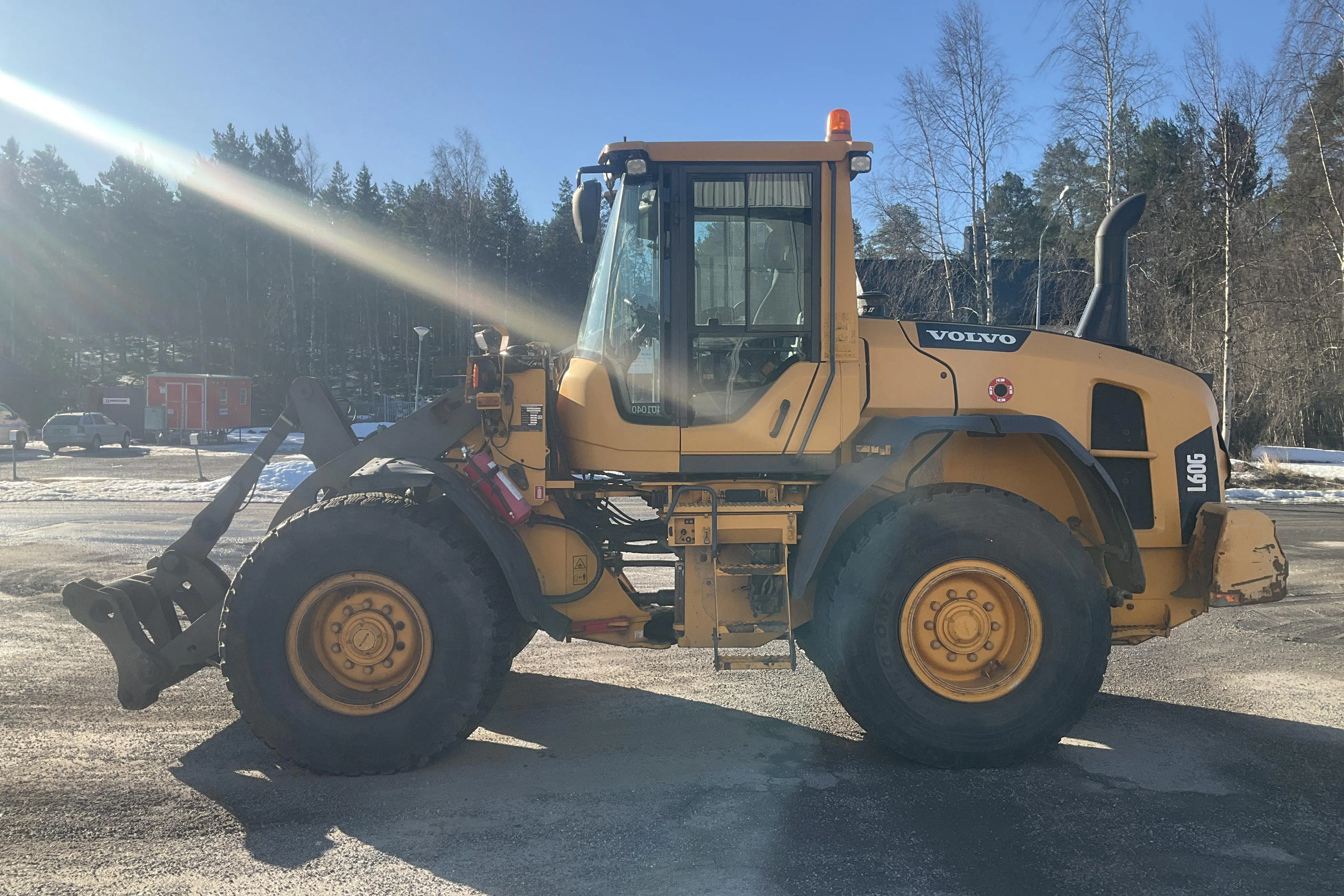 Presentation photo 2 of 47: VOLVO L60G Hjullastare - 0 km - Automatic - yellow - 2013