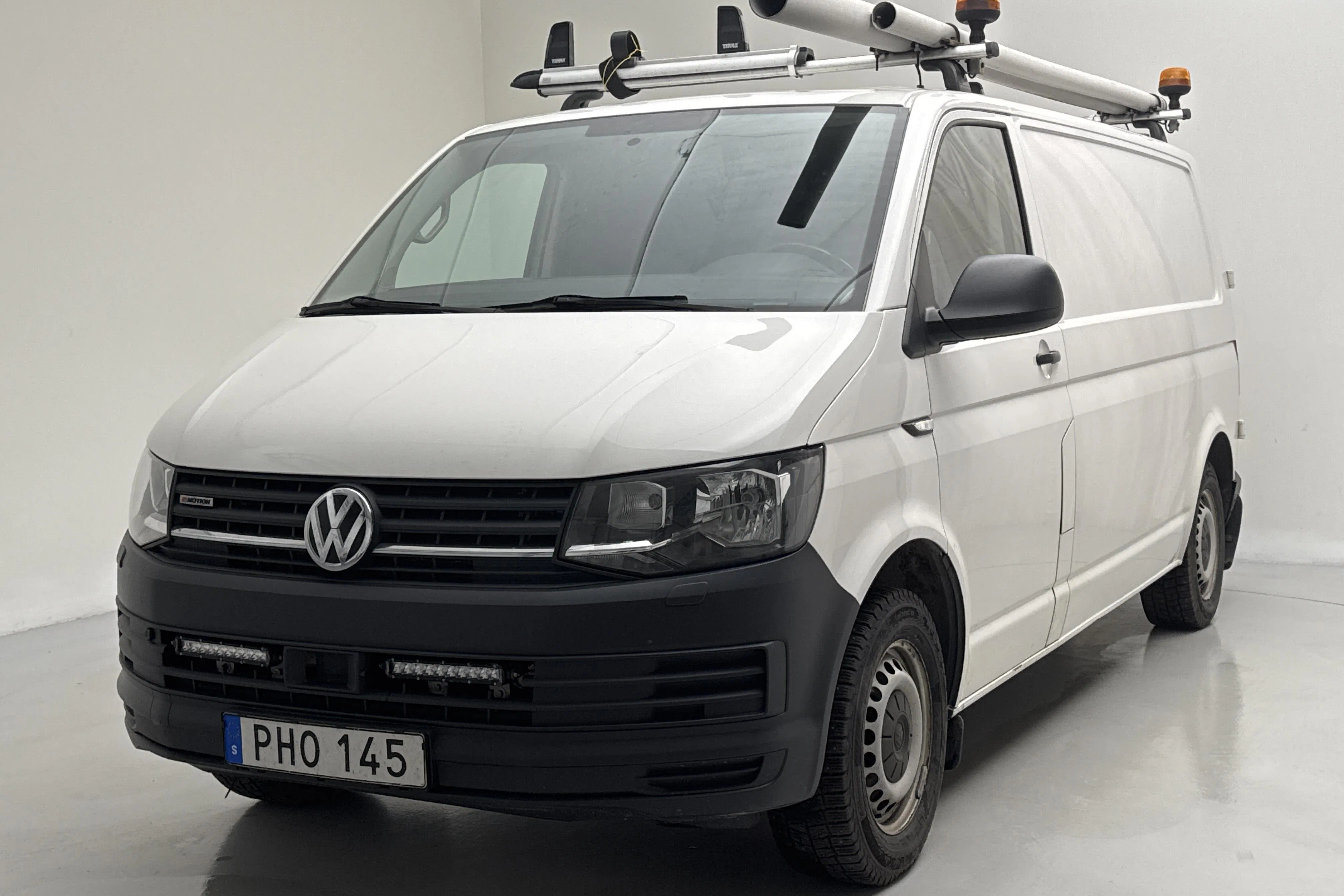 Presentation photo 1 of 16: VW Transporter T6 2.0 TDI BMT Skåp 4MOTION (150hk) - 168 460 km - Manual - white - 2018