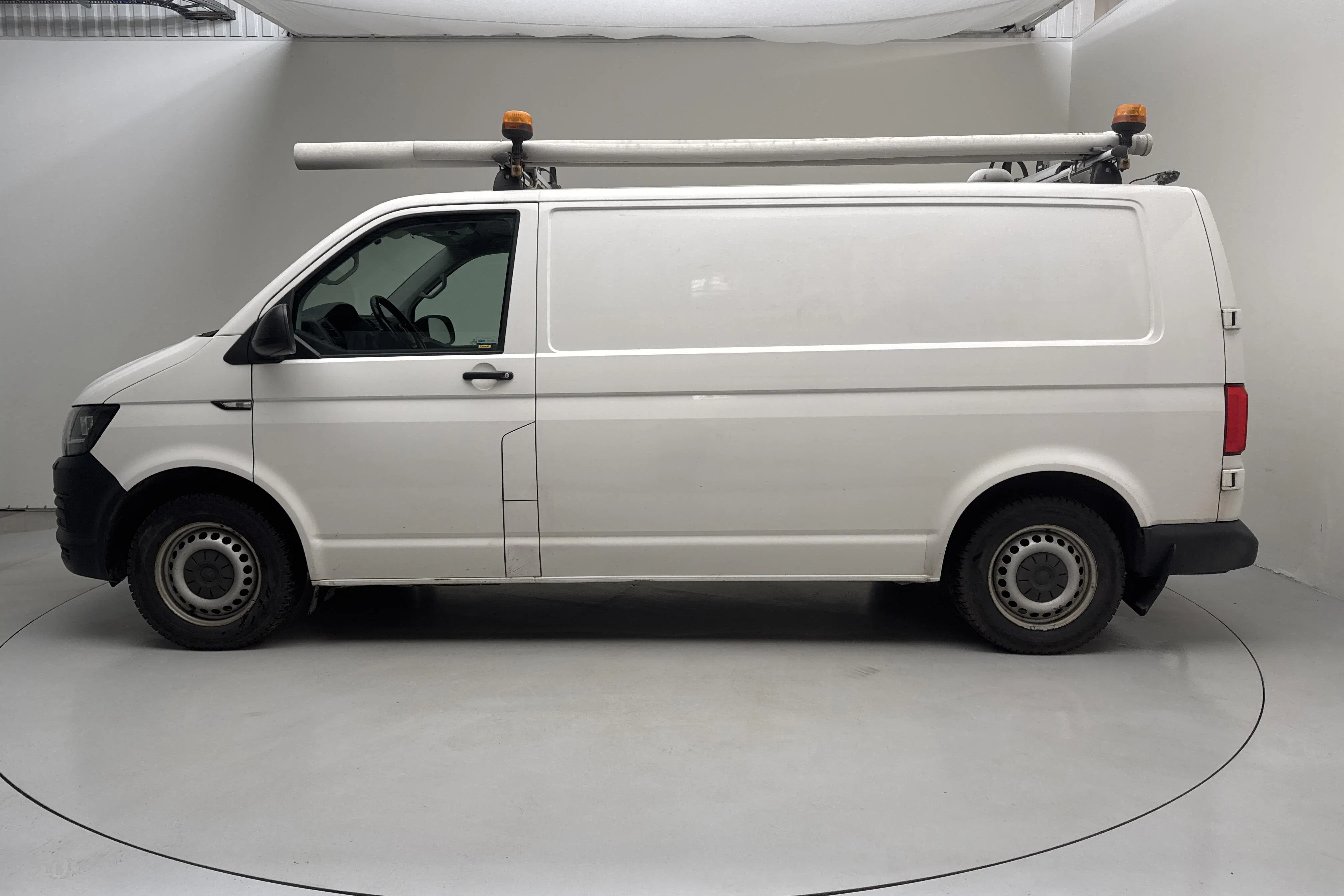 Presentation photo 2 of 16: VW Transporter T6 2.0 TDI BMT Skåp 4MOTION (150hk) - 168 460 km - Manual - white - 2018