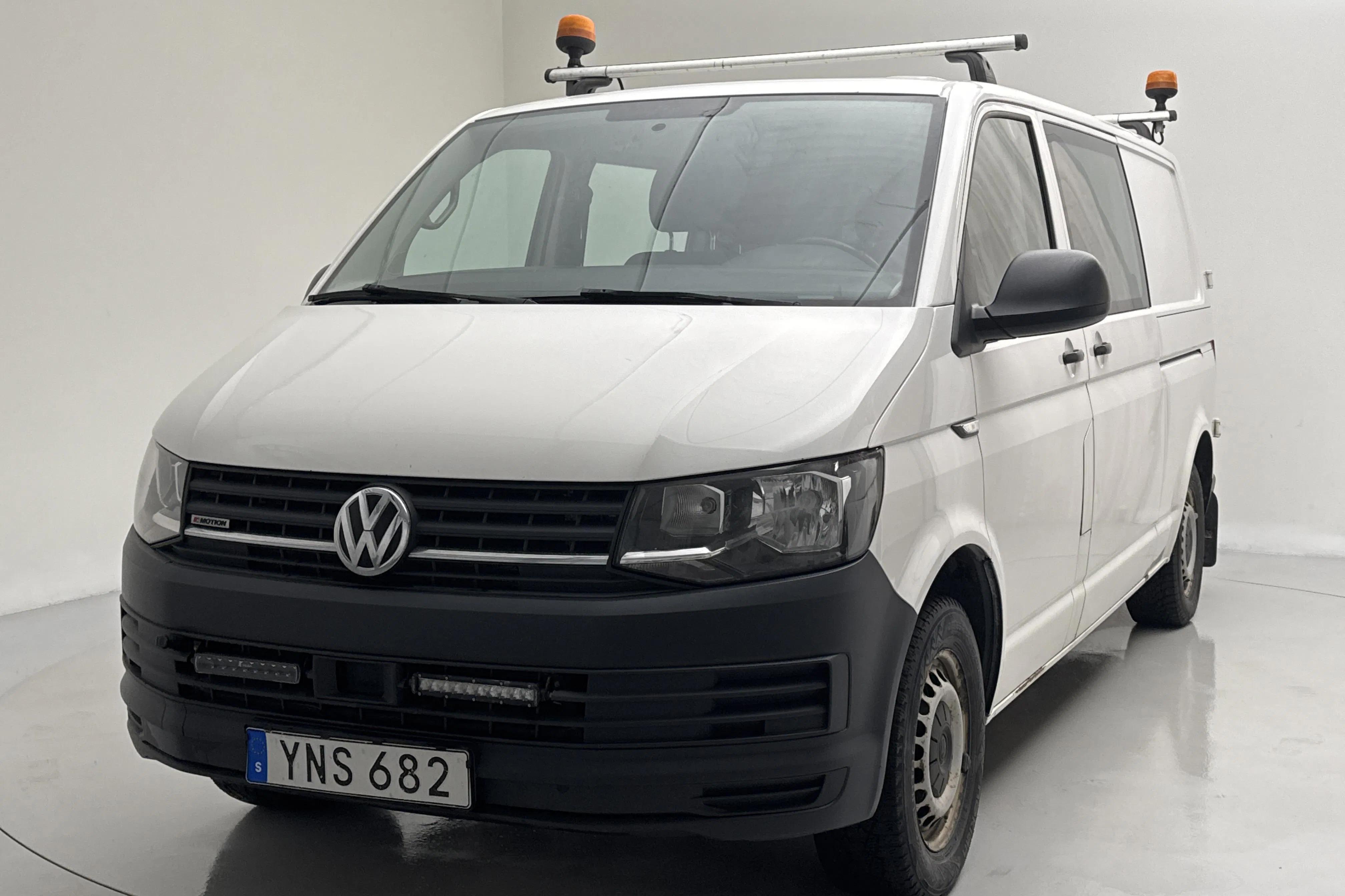 Presentation photo 1 of 13: VW Transporter T6 2.0 TDI BMT Skåp 4MOTION (150hk) - 247 380 km - Manual - white - 2018