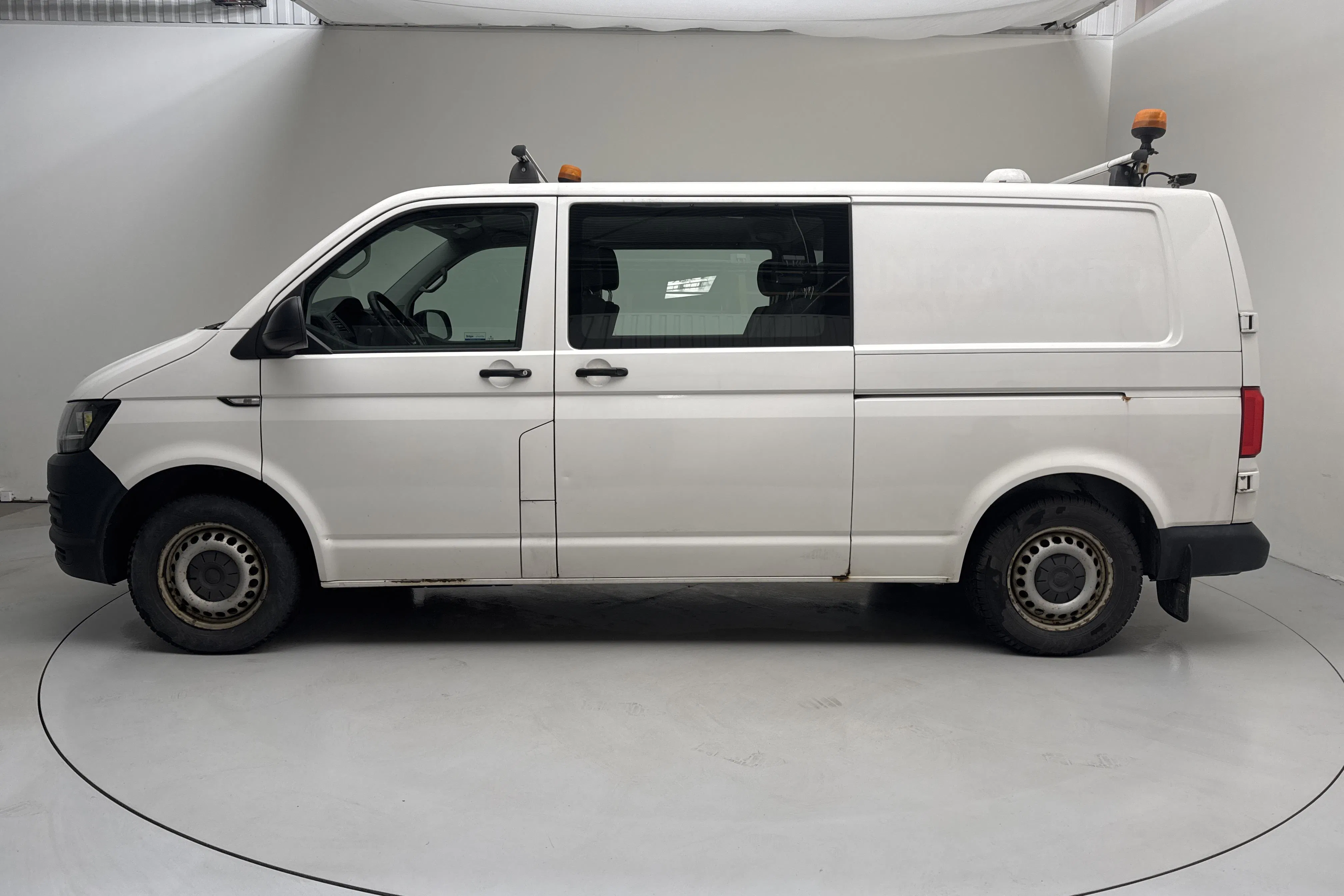Presentation photo 2 of 13: VW Transporter T6 2.0 TDI BMT Skåp 4MOTION (150hk) - 247 380 km - Manual - white - 2018