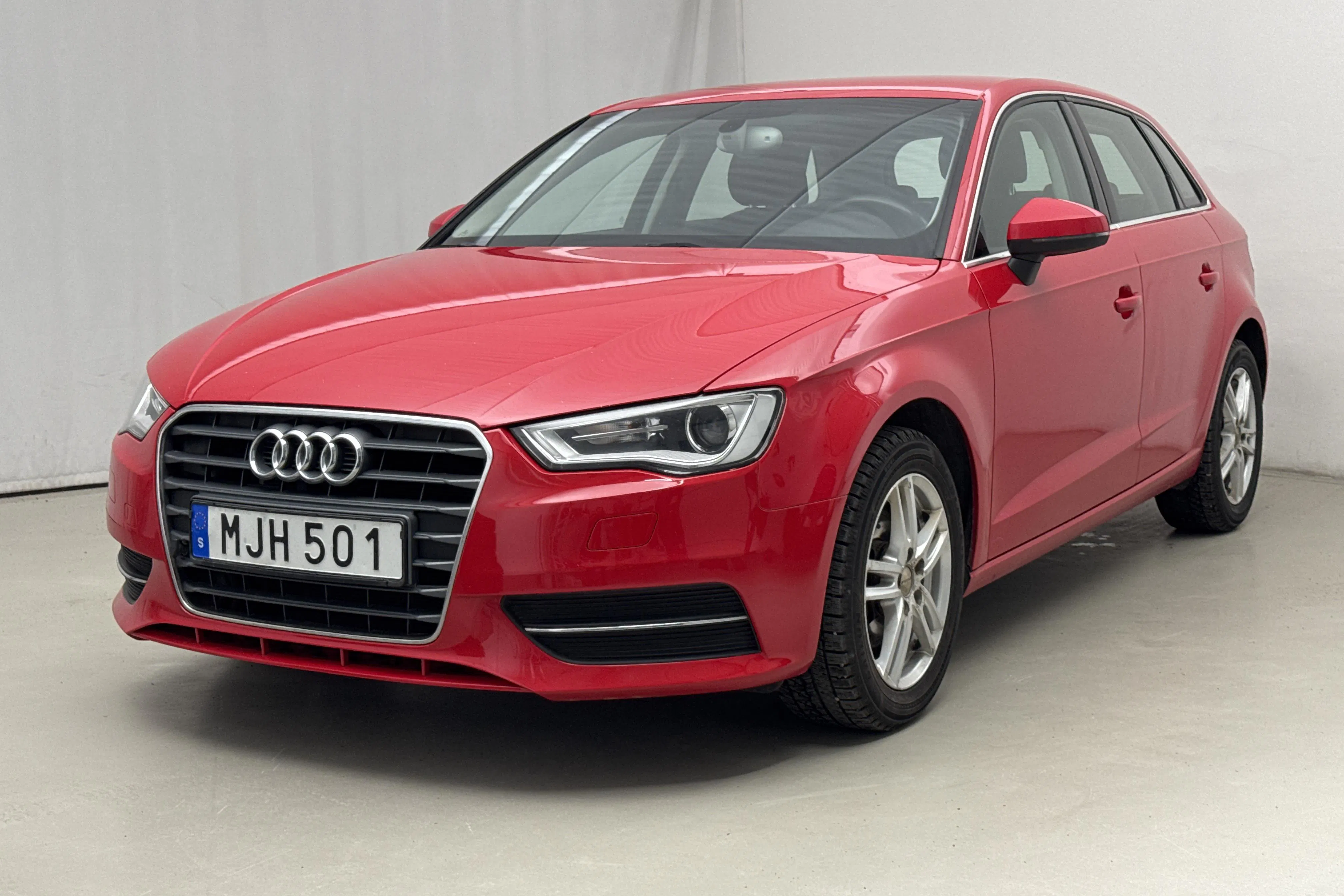 Presentation photo 1 of 18: Audi A3 1.2 TFSI Sportback (105hk) - 146 970 km - Manual - red - 2014