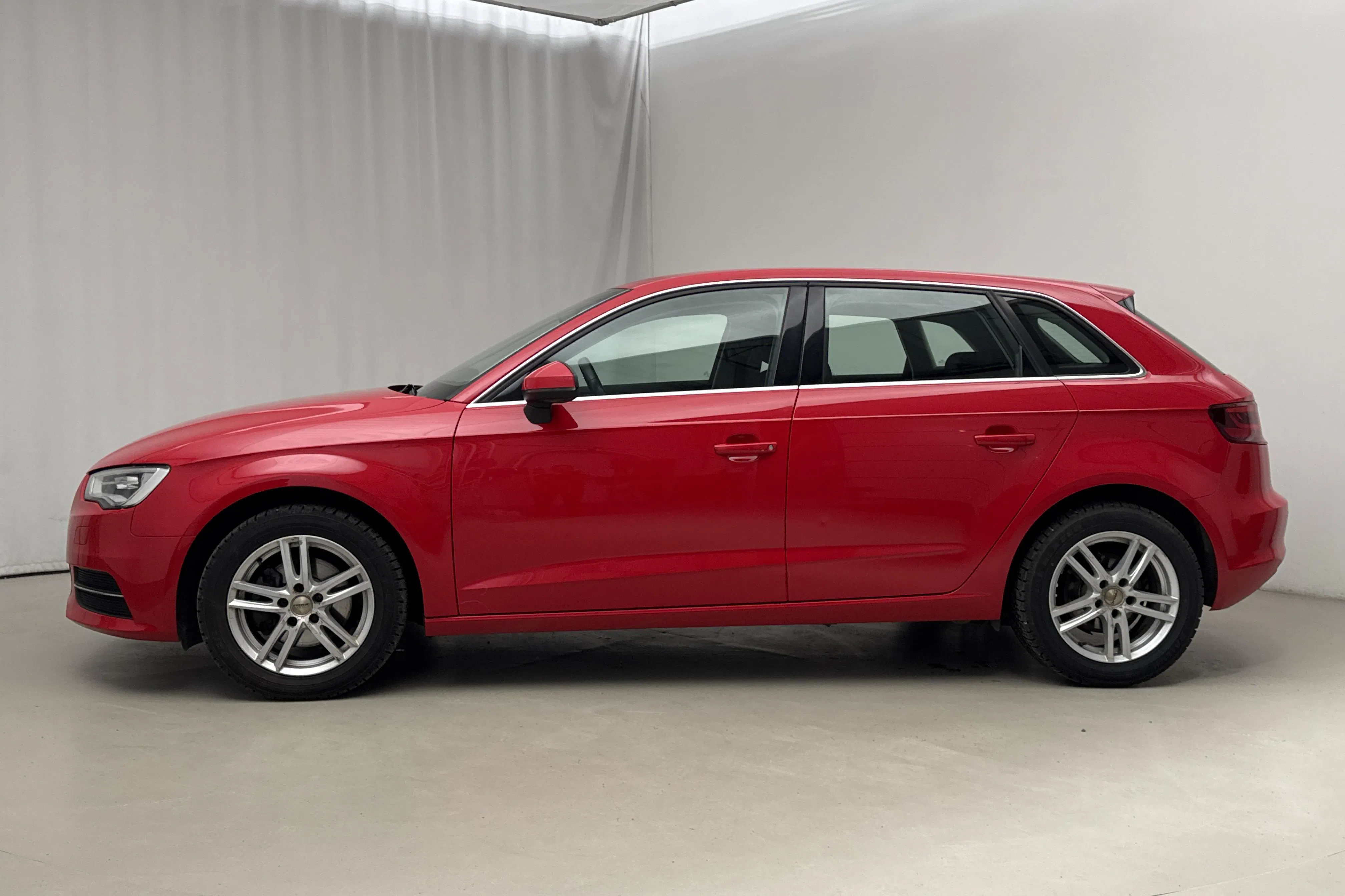 Presentation photo 2 of 18: Audi A3 1.2 TFSI Sportback (105hk) - 146 970 km - Manual - red - 2014