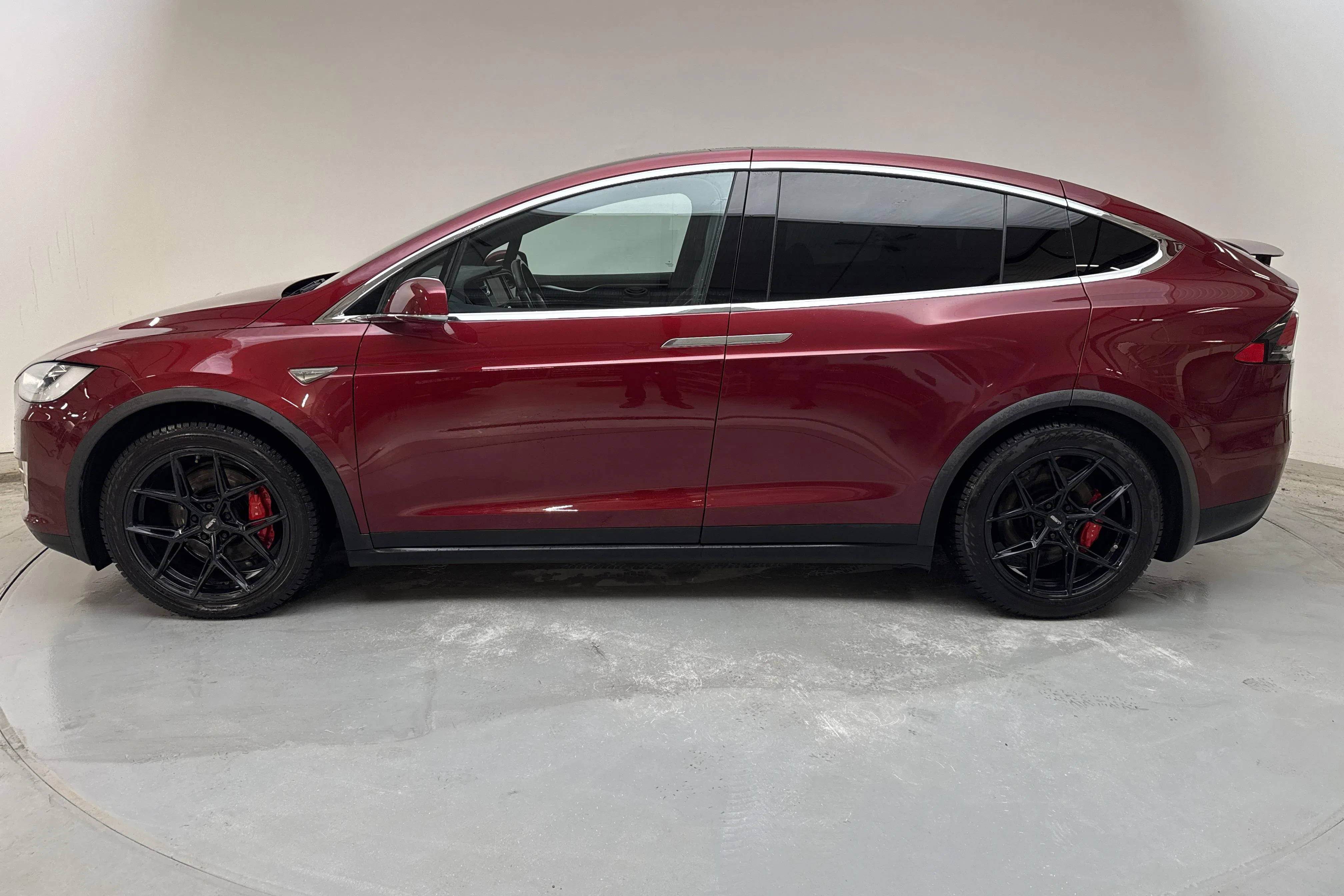 Presentation photo 2 of 26: Tesla Model X P90D - 214 660 km - Automatic - red - 2016