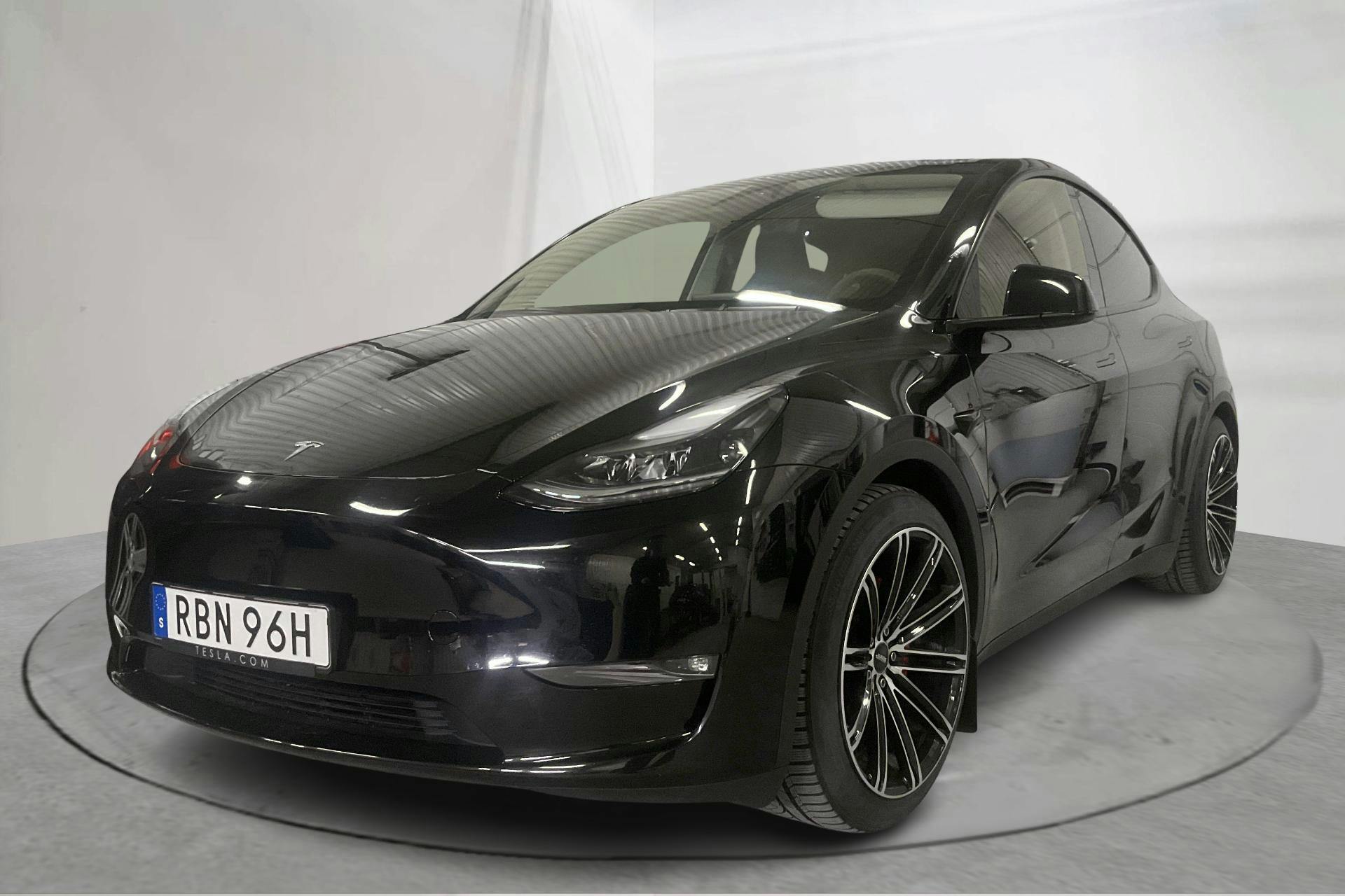 Presentation photo 1 of 22: Tesla Model Y Performance Dual Motor AWD - 37 280 km - Automatic - black - 2025