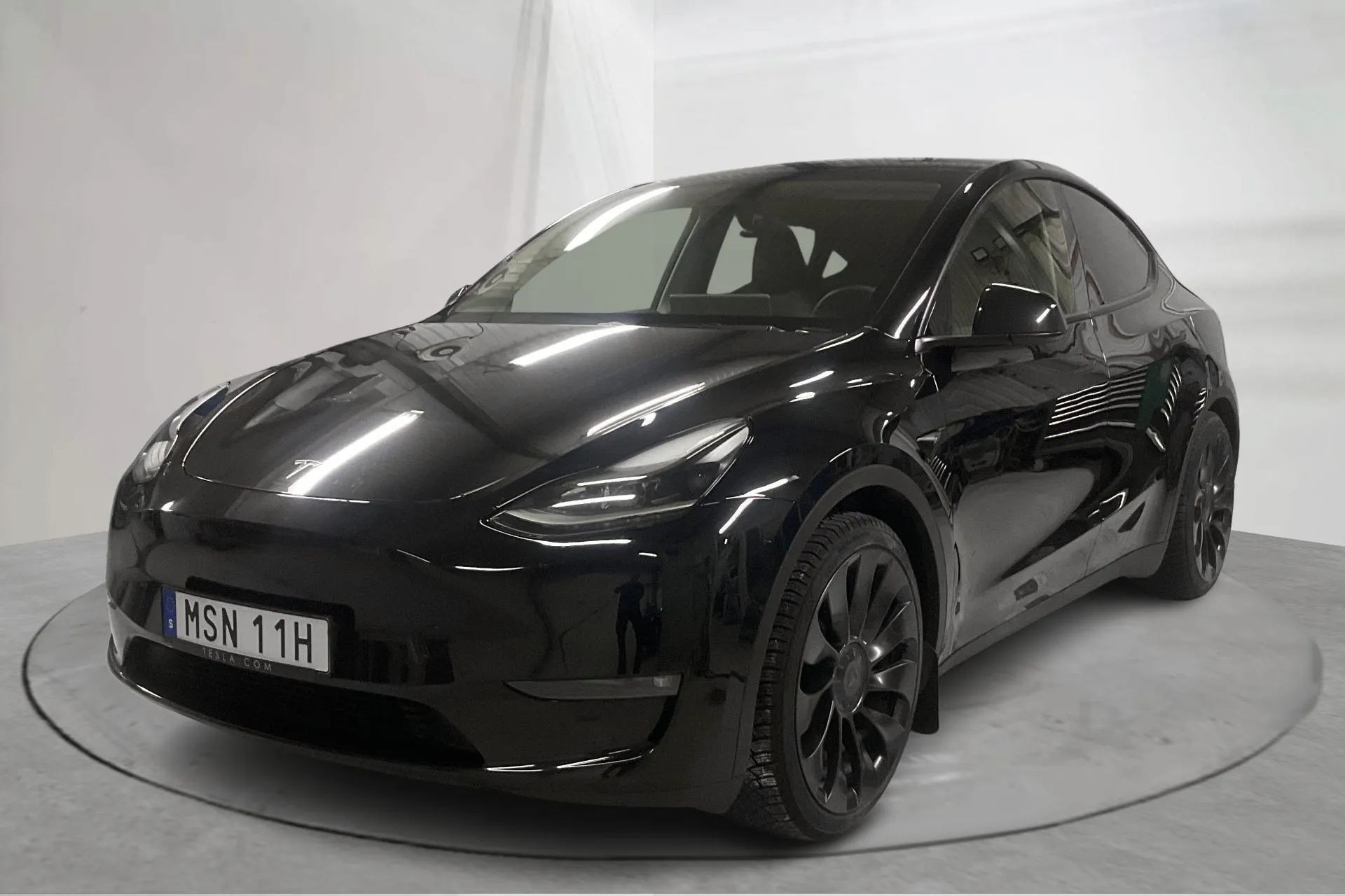 Presentationsfoto 1 av 19: Tesla Model Y Performance Dual Motor AWD - 4 942 mil - Automat - svart - 2025