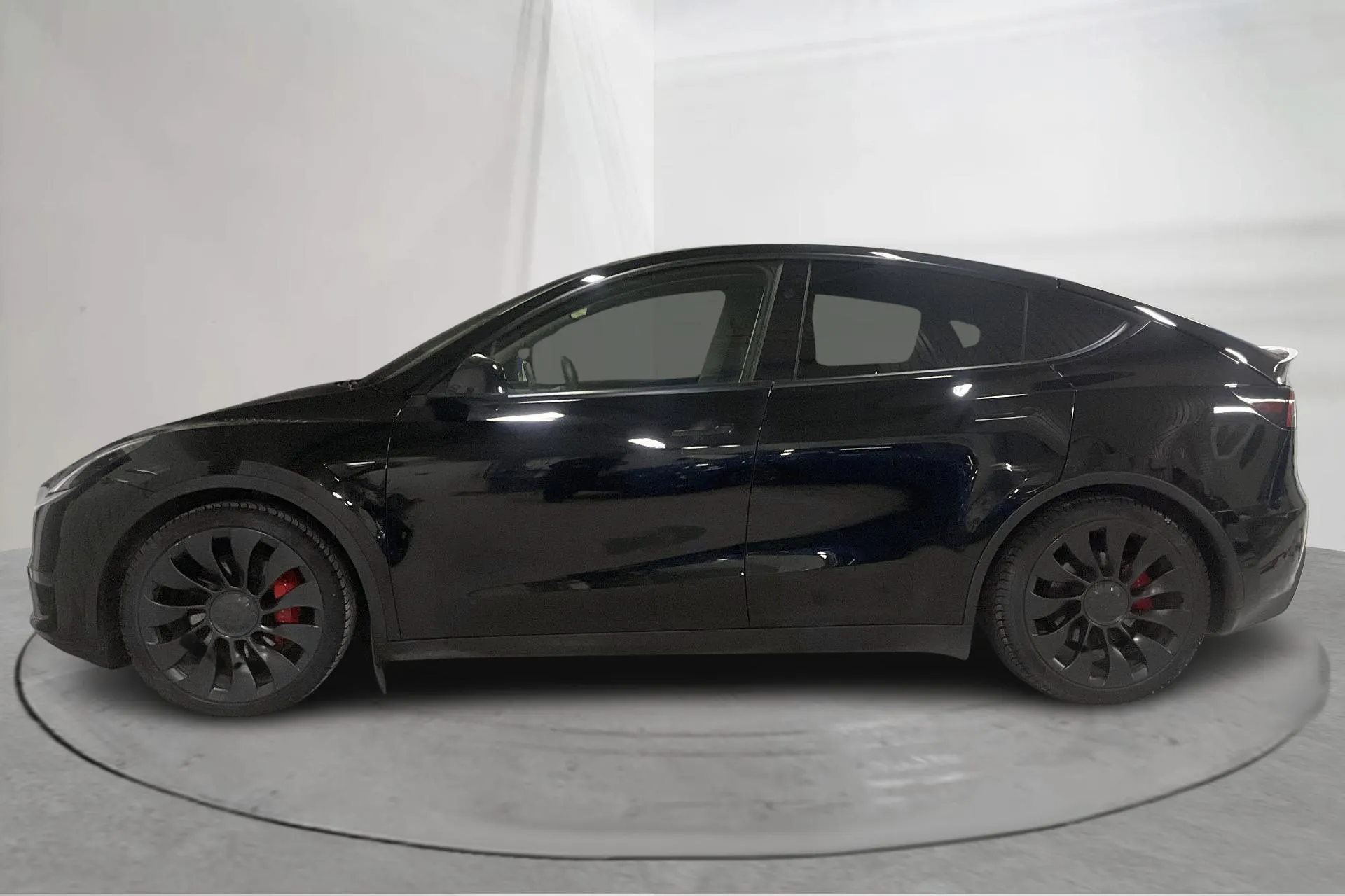 Presentationsfoto 2 av 19: Tesla Model Y Performance Dual Motor AWD - 4 942 mil - Automat - svart - 2025