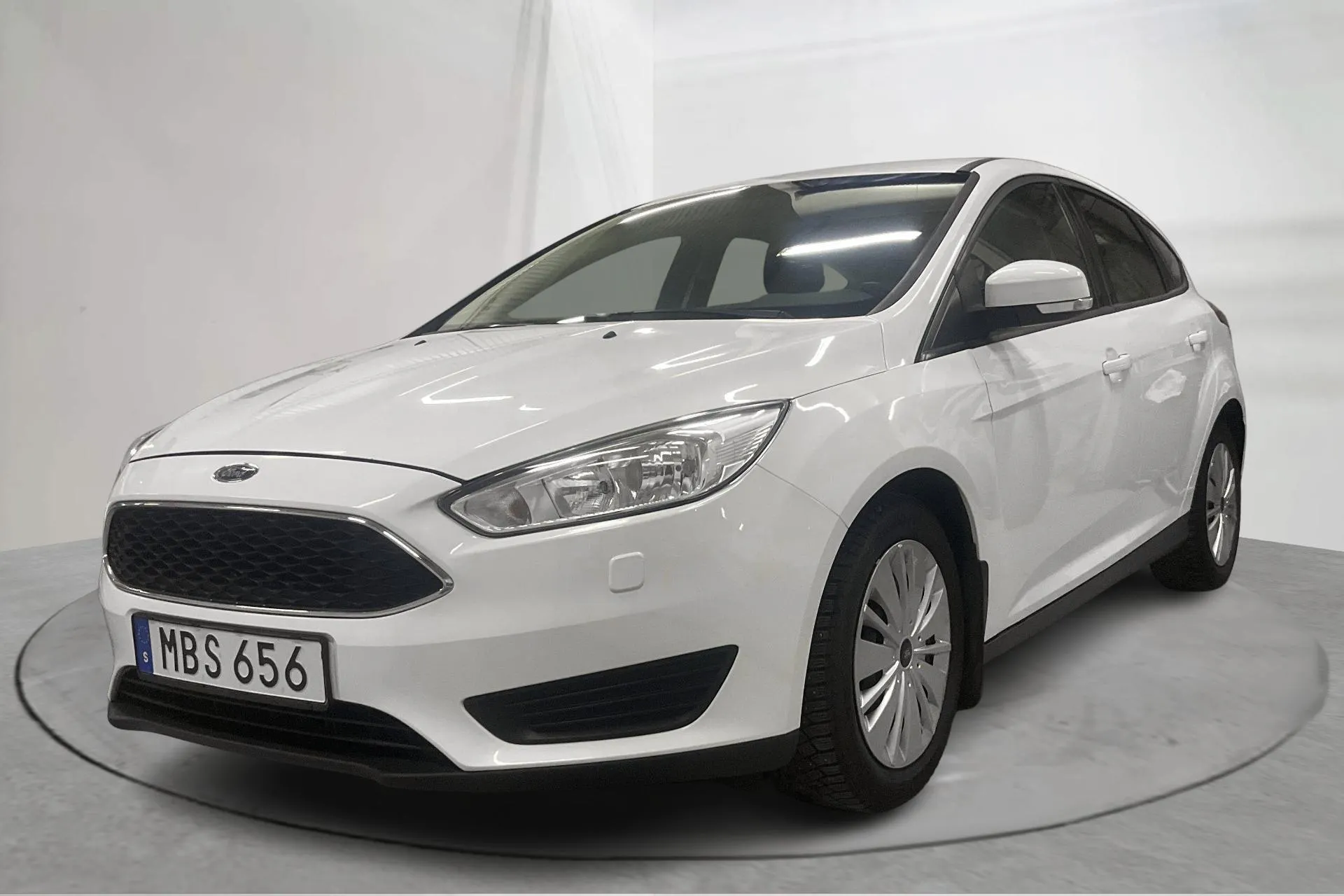 Presentation photo 1 of 13: Ford Focus 1.0 EcoBoost 5dr (100hk) - 95 620 km - Manual - white - 2016