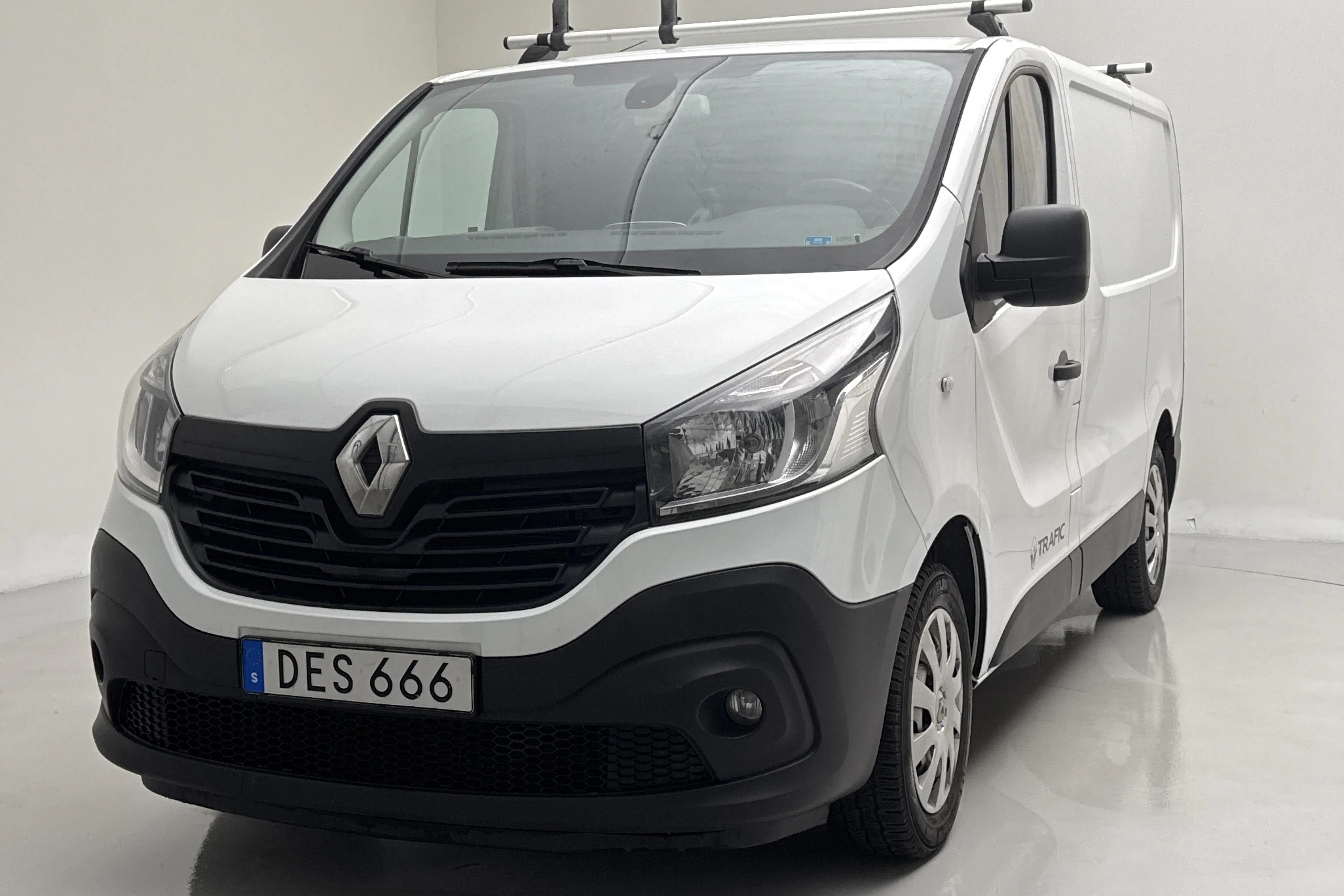 Presentationsfoto 1 av 15: Renault Trafic 1.6 dCi Skåp (125hk) - 5 642 mil - Manuell - vit - 2018