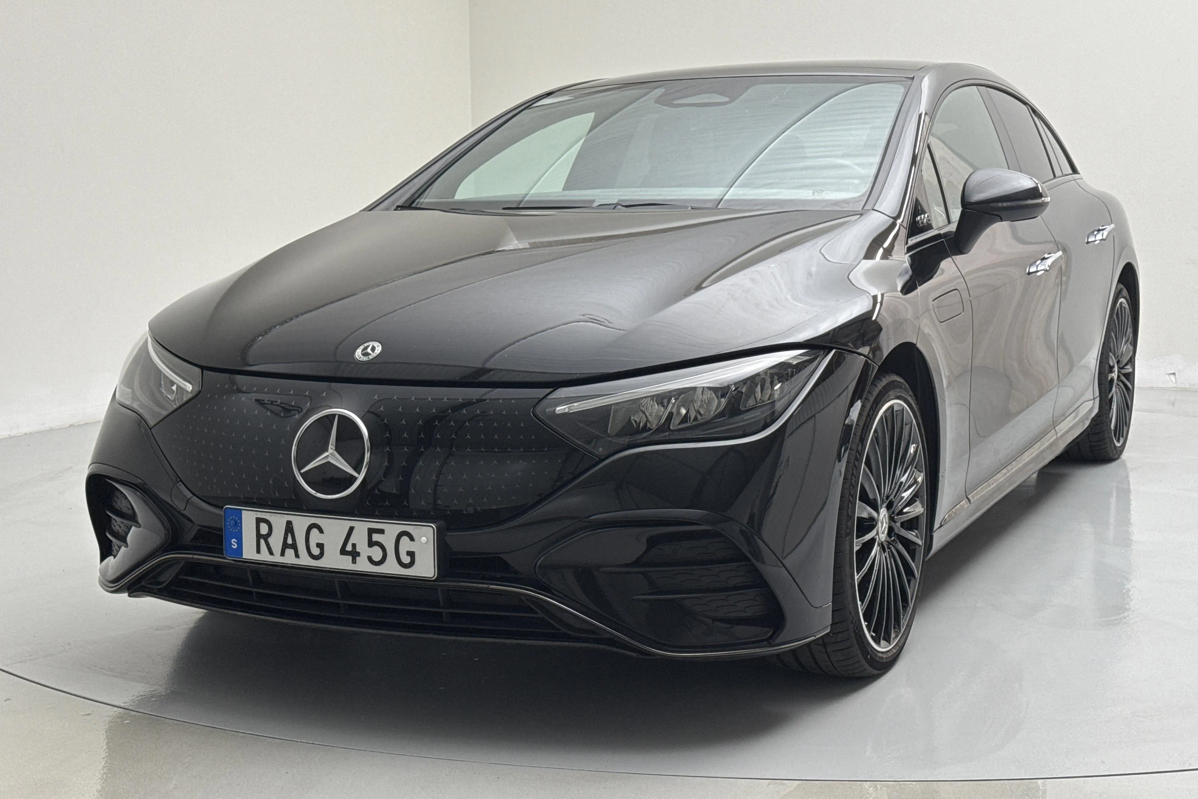 Presentation photo 1 of 19: Mercedes EQE 300 V295 (245hk) - 102 330 km - Automatic - black - 2023