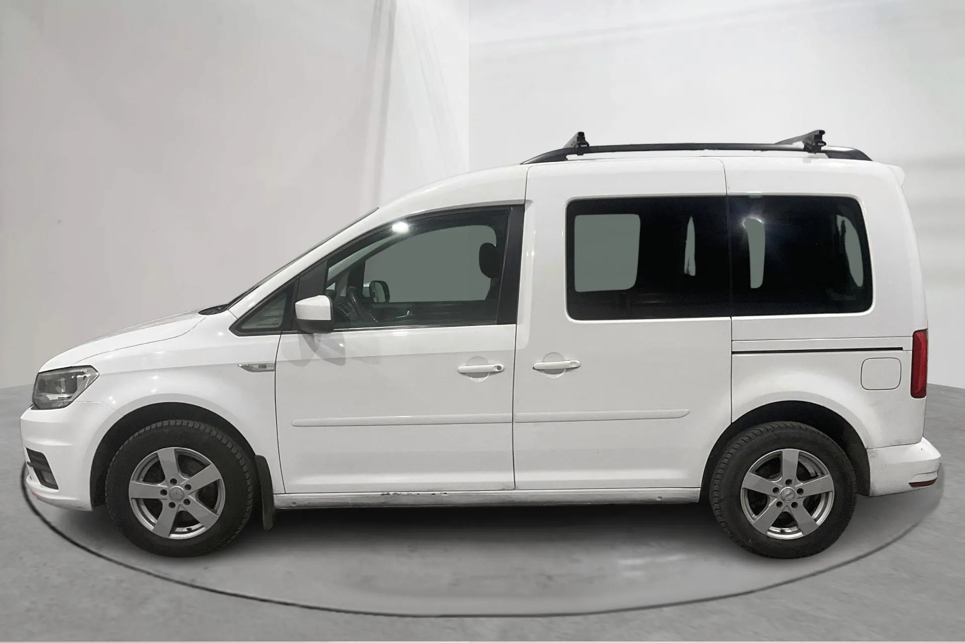 Presentationsfoto 2 av 12: VW Caddy Combi 2.0 TDI (102hk) - 30 571 mil - Automat - vit - 2016