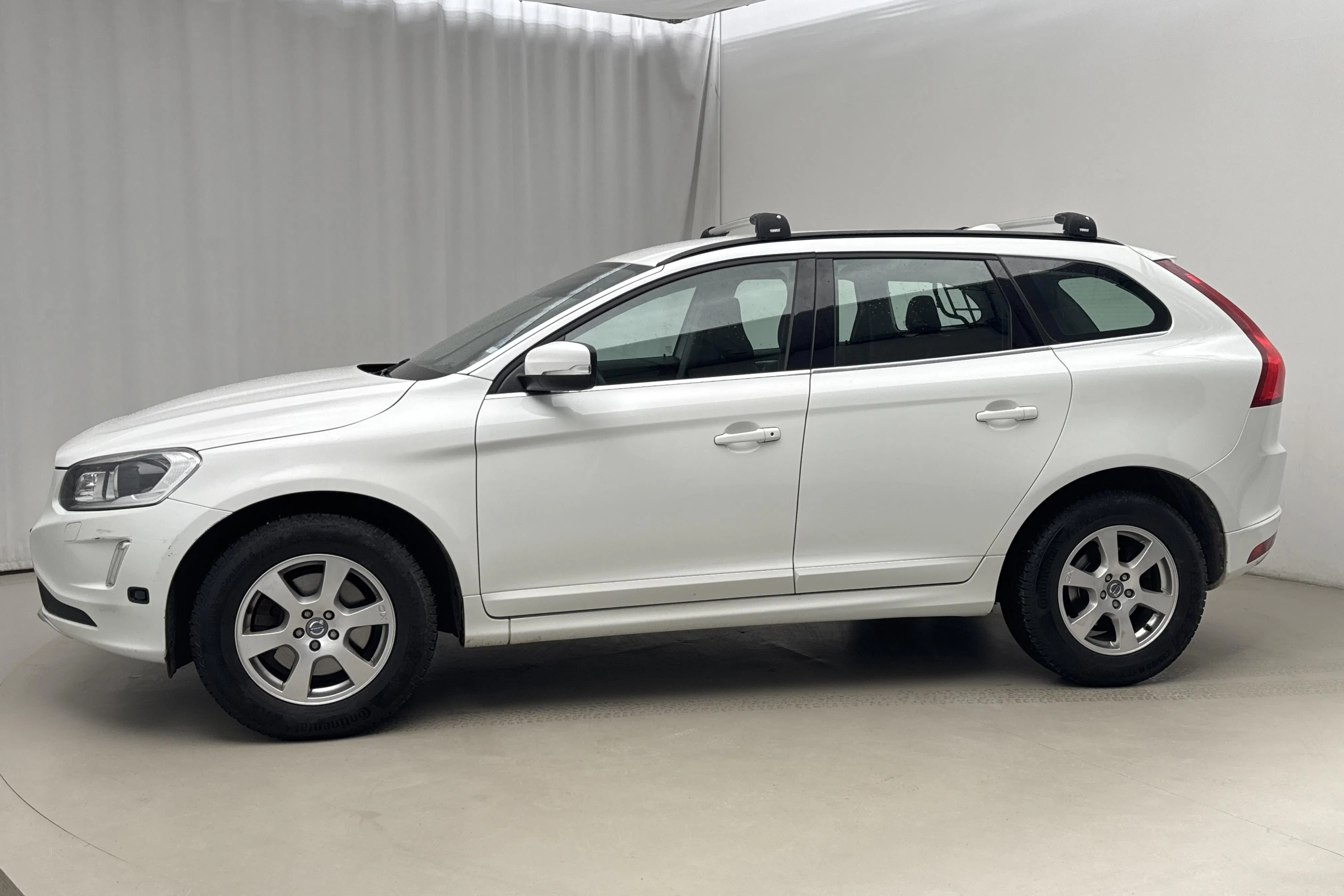 Presentationsfoto 2 av 17: Volvo XC60 D4 AWD (163hk) - 14 044 mil - Automat - vit - 2014
