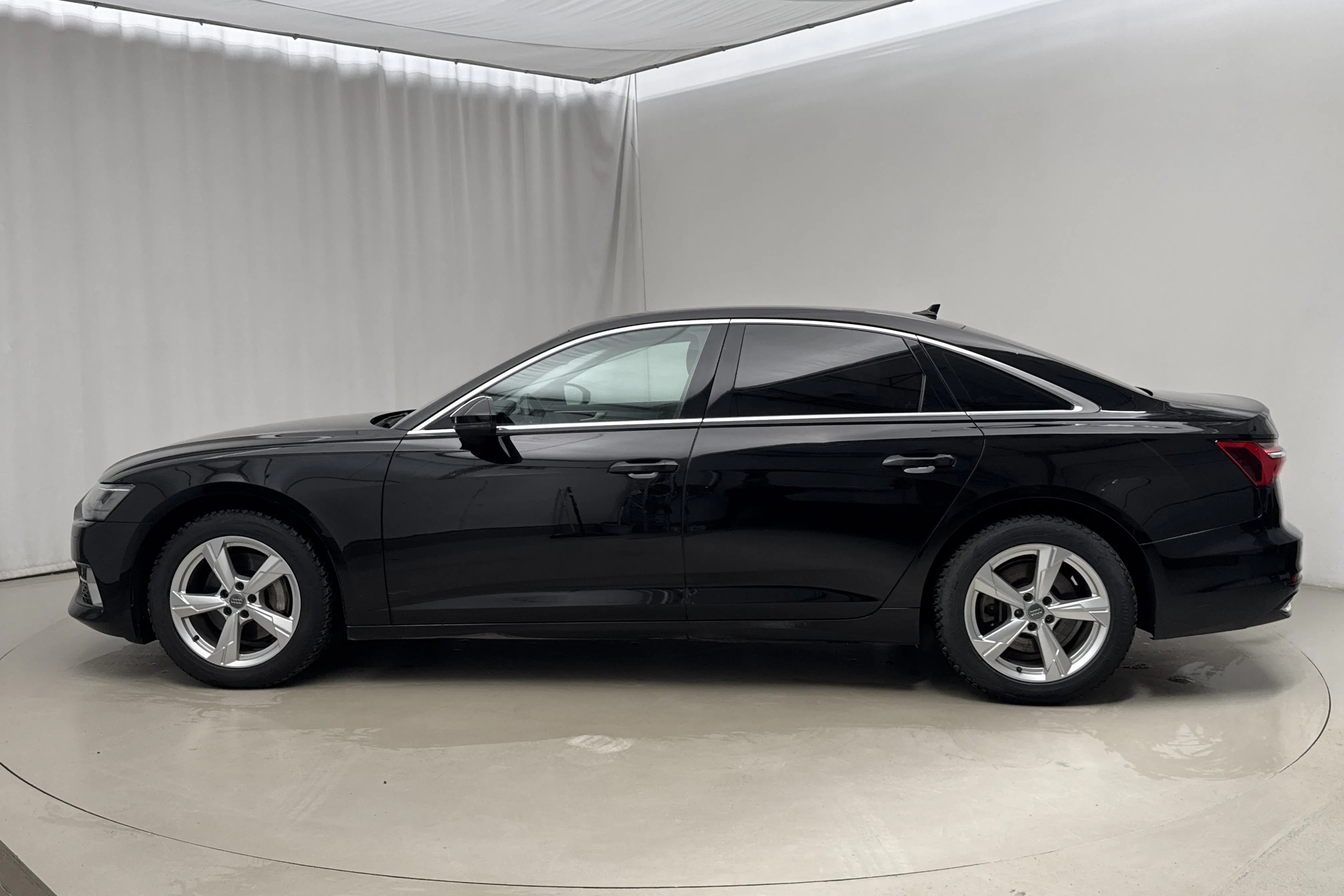 Presentation photo 2 of 22: Audi A6 Sedan 45 TFSI quattro (245hk) - 101 800 km - Automatic - black - 2020