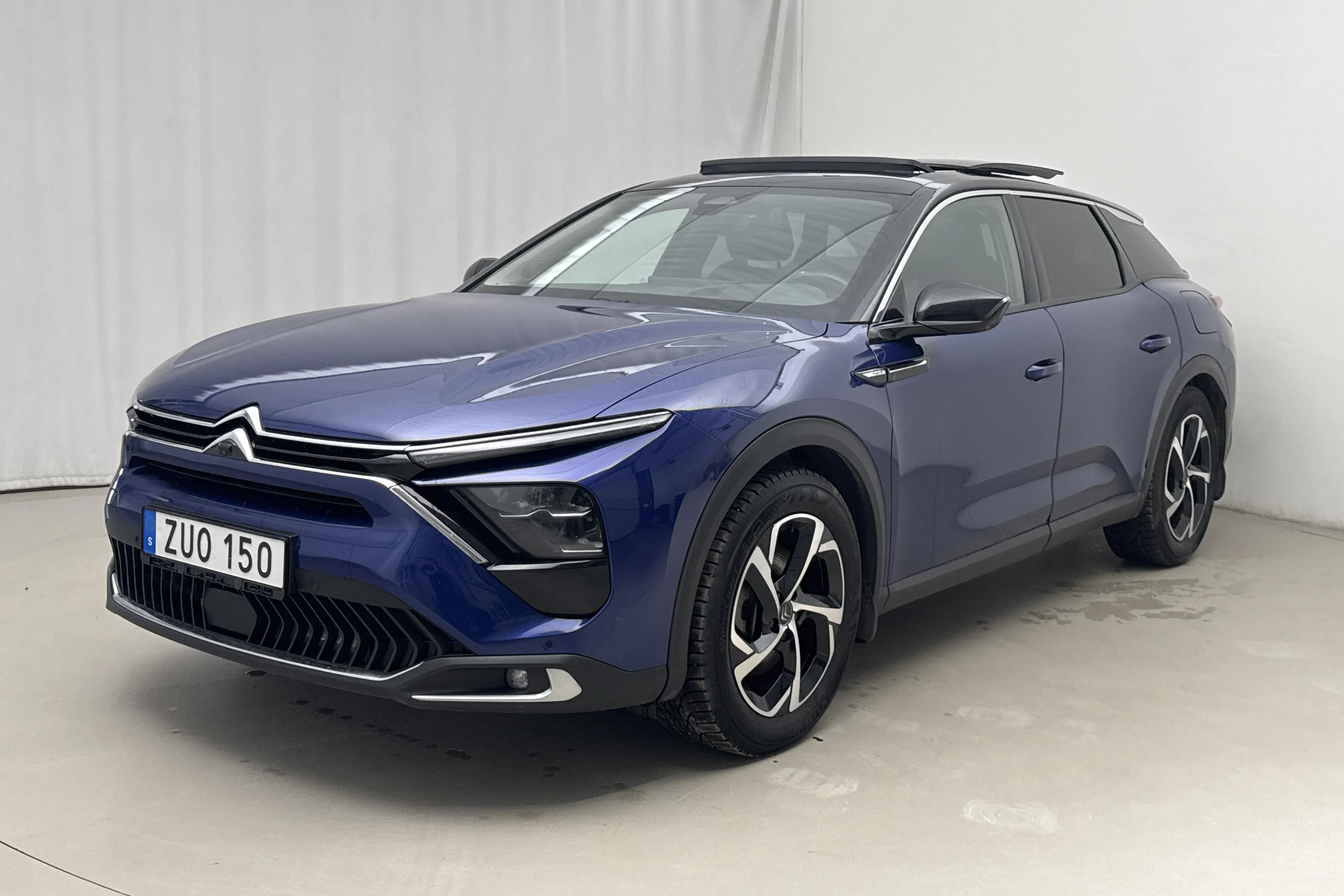 Presentation photo 1 of 22: Citroën C5 X PHEV (225hk) - 88 540 km - Automatic - blue - 2022