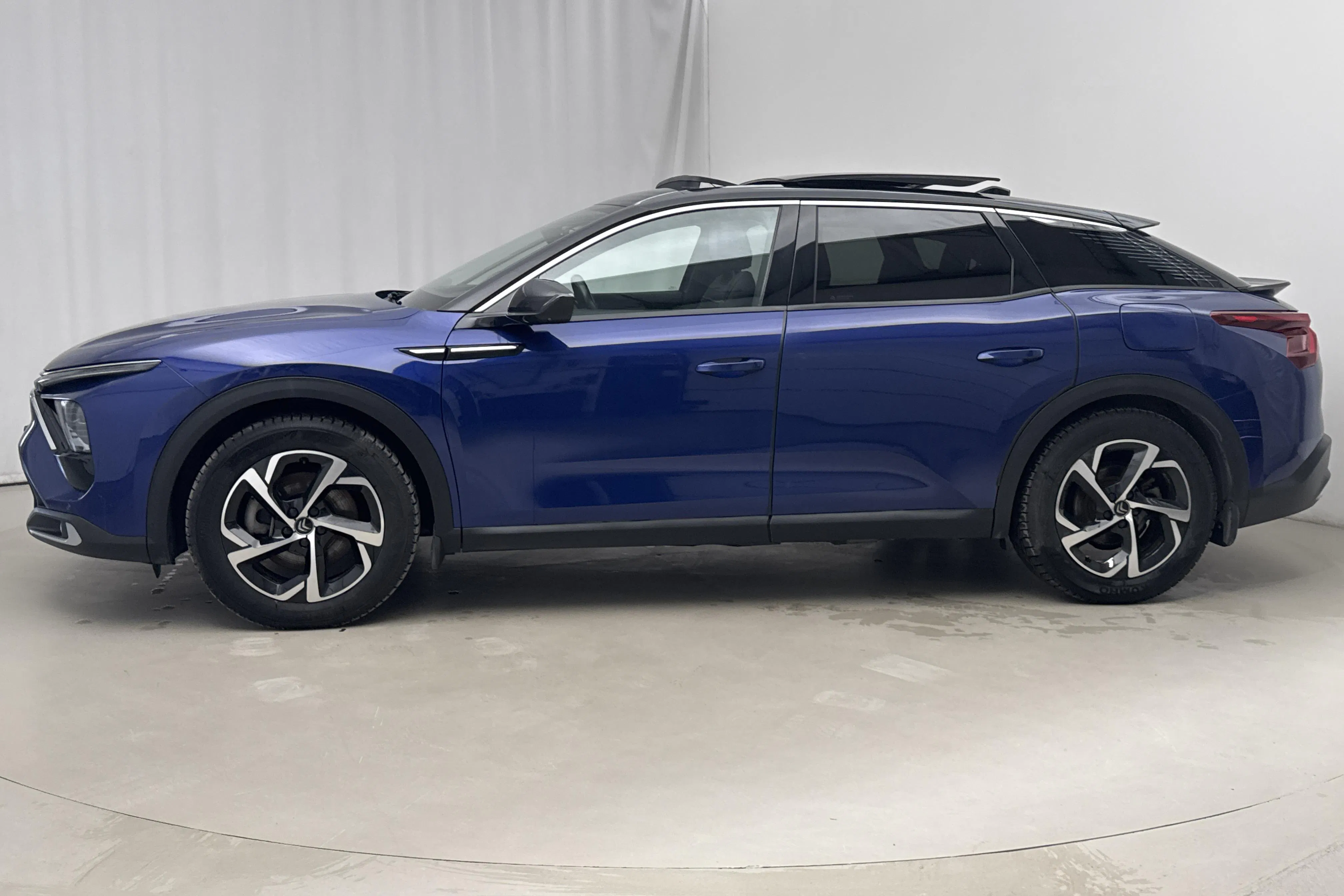 Presentation photo 2 of 22: Citroën C5 X PHEV (225hk) - 88 540 km - Automatic - blue - 2022