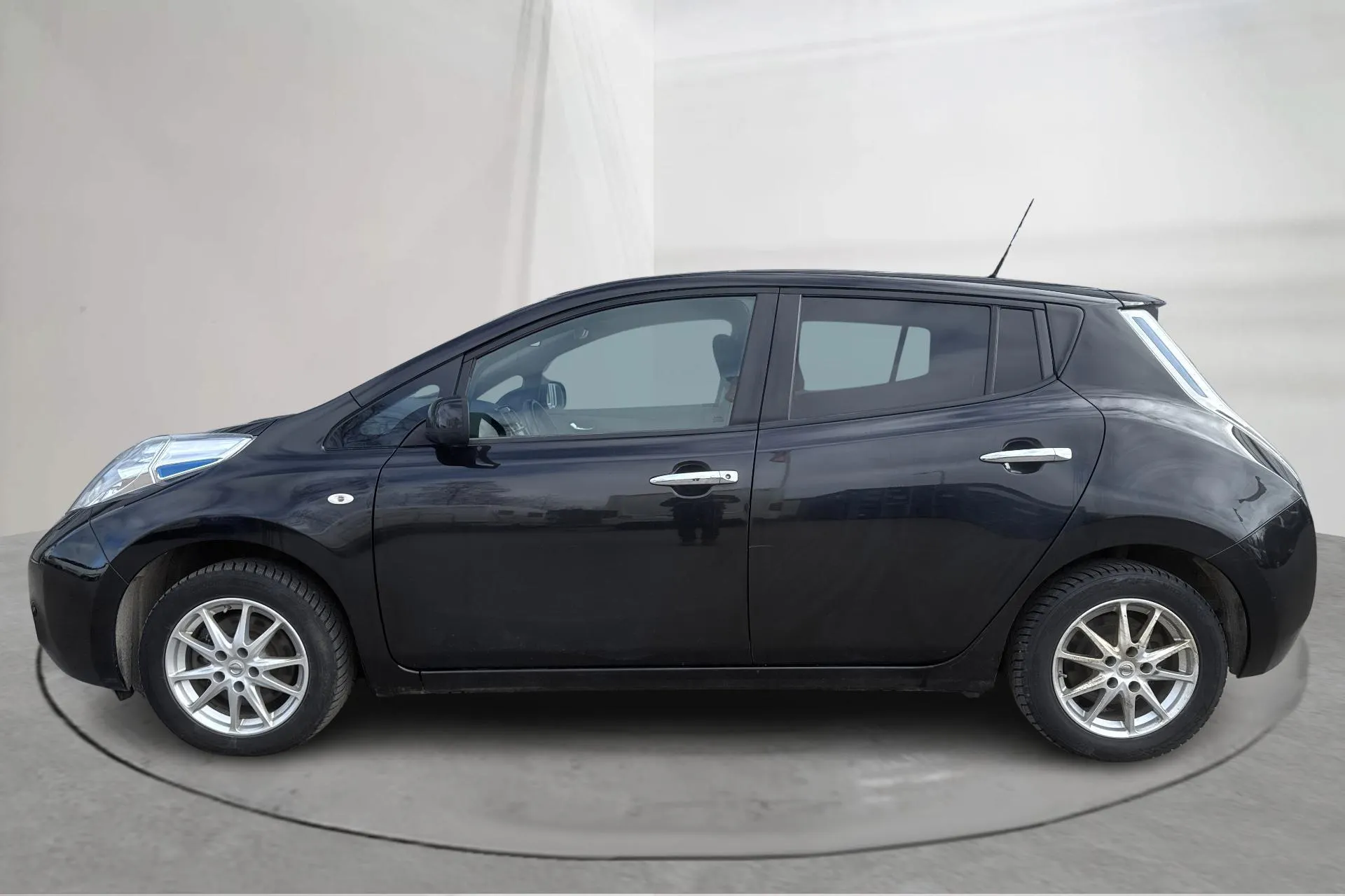 Presentationsfoto 2 av 17: Nissan LEAF 5dr 30kWh (109hk) - 8 395 mil - Automat - svart - 2017