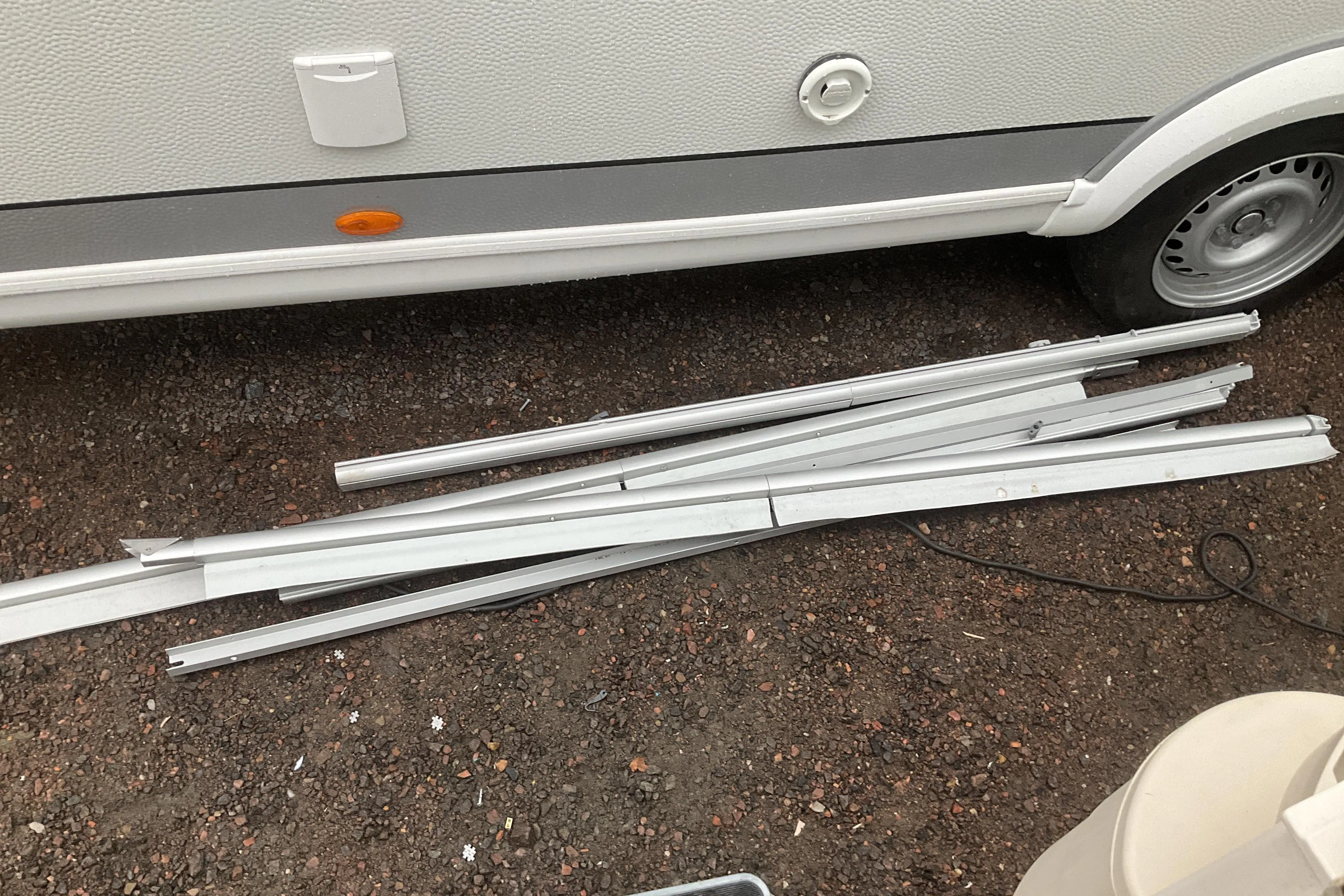 Presentation photo 28 of 28: Hobby 650 KFU Prestige Husvagn med mover - 0 km - white - 2014