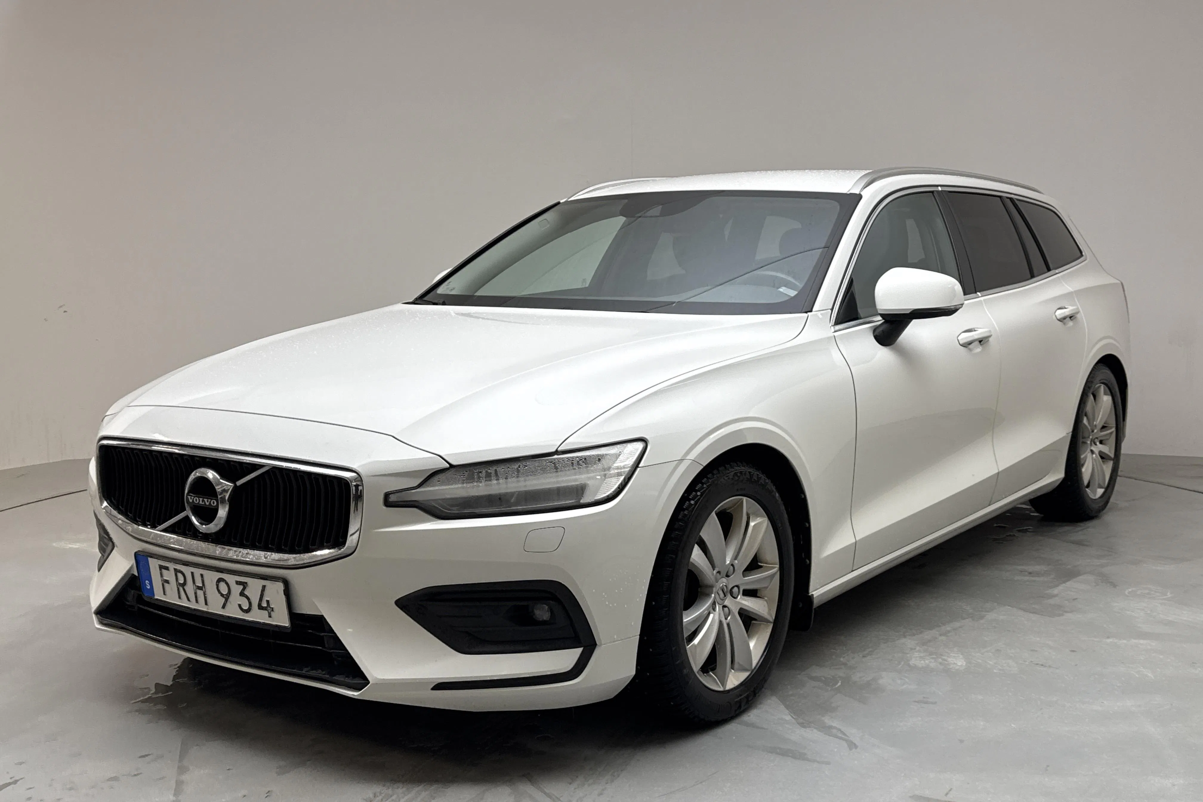Presentationsfoto 1 av 15: Volvo V60 D3 (150hk) - 26 488 mil - Automat - vit - 2019