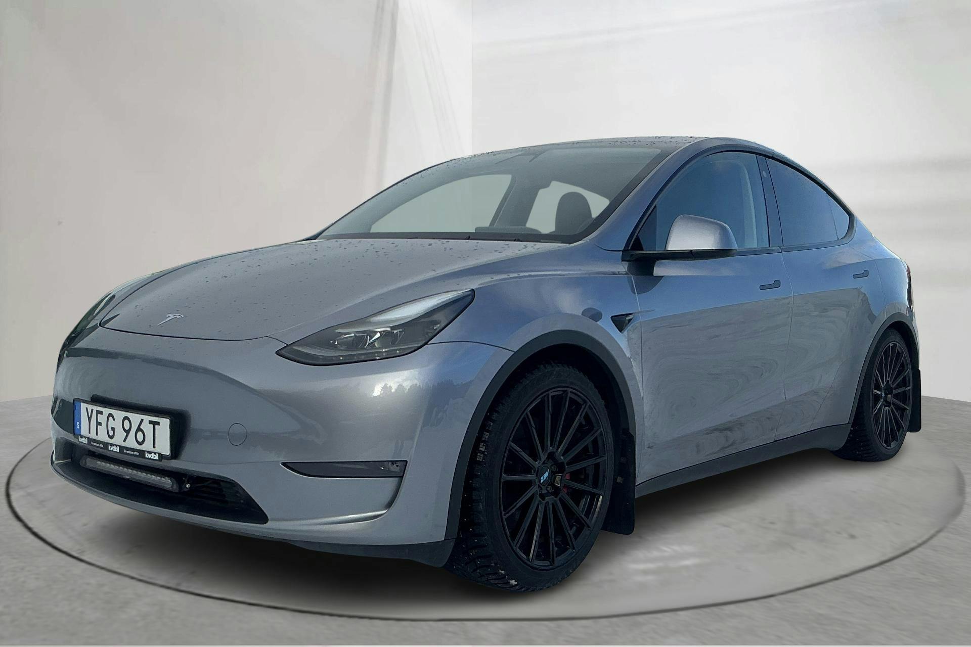 Presentationsfoto 1 av 21: Tesla Model Y Performance Dual Motor AWD - 5 802 mil - Automat - grå - 2023