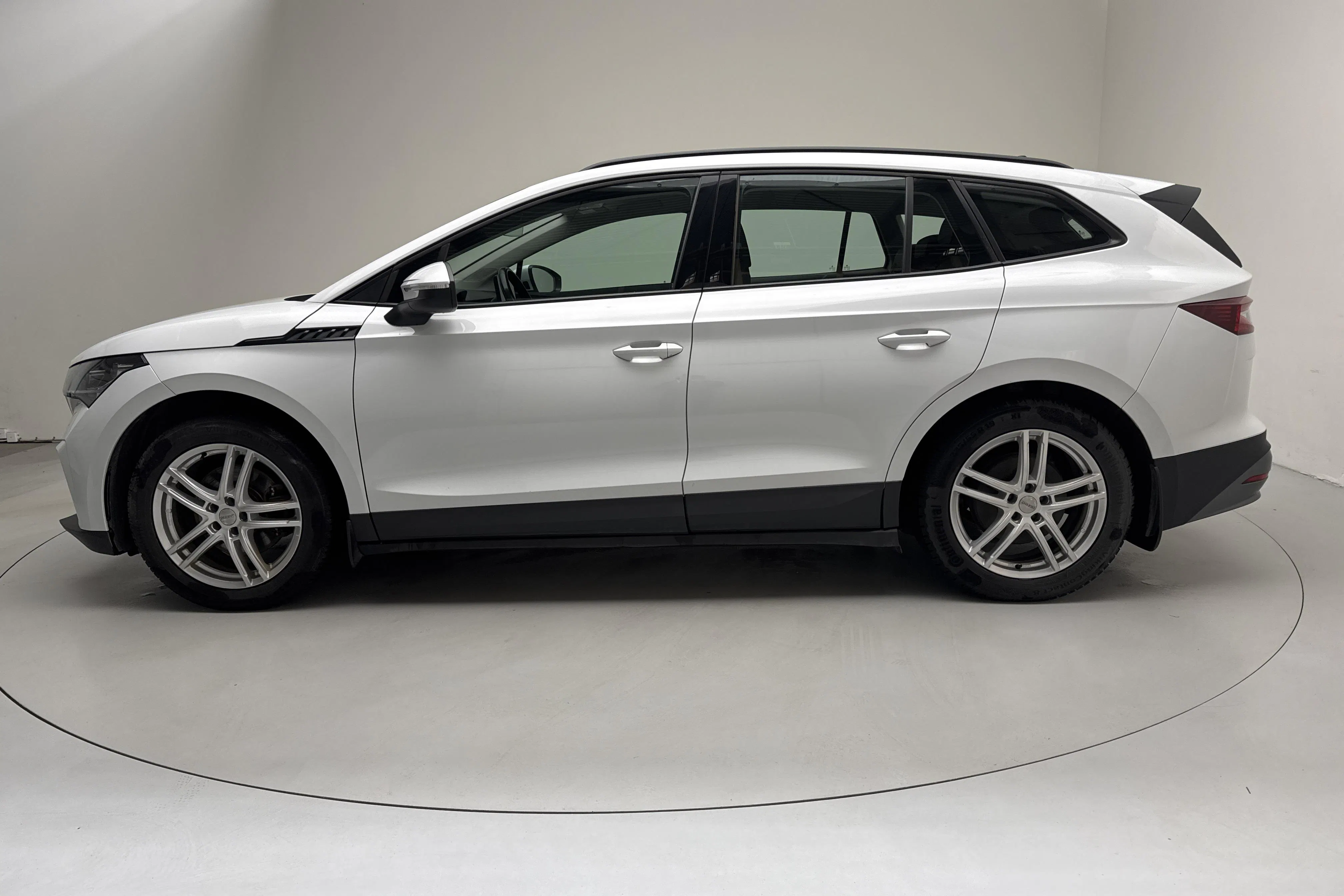 Presentationsfoto 2 av 18: Skoda Enyaq iV 60 (180hk) - 18 024 mil - Automat - vit - 2021