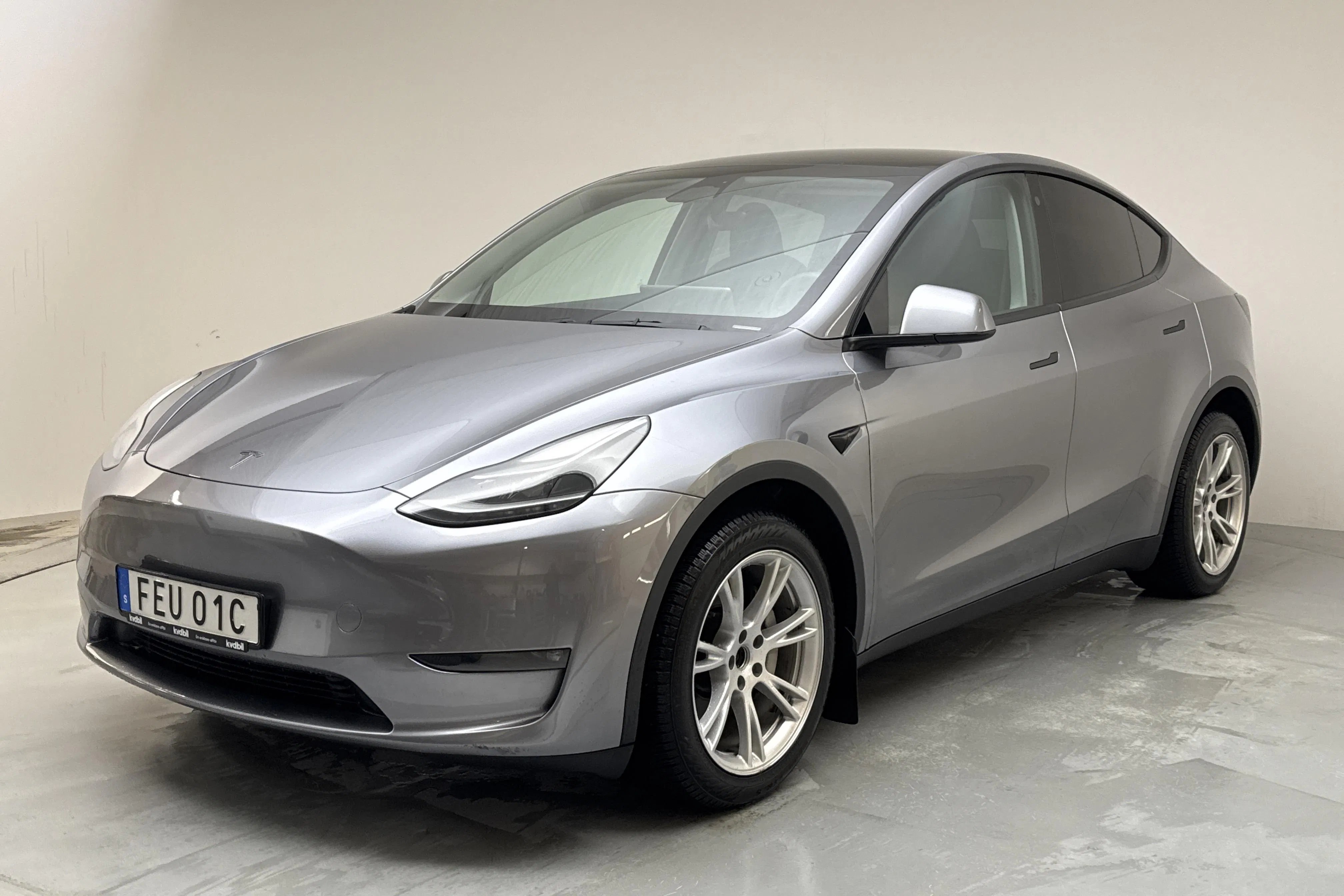Presentation photo 1 of 19: Tesla Model Y Long Range Dual Motor AWD - 54 570 km - Automatic - gray - 2023