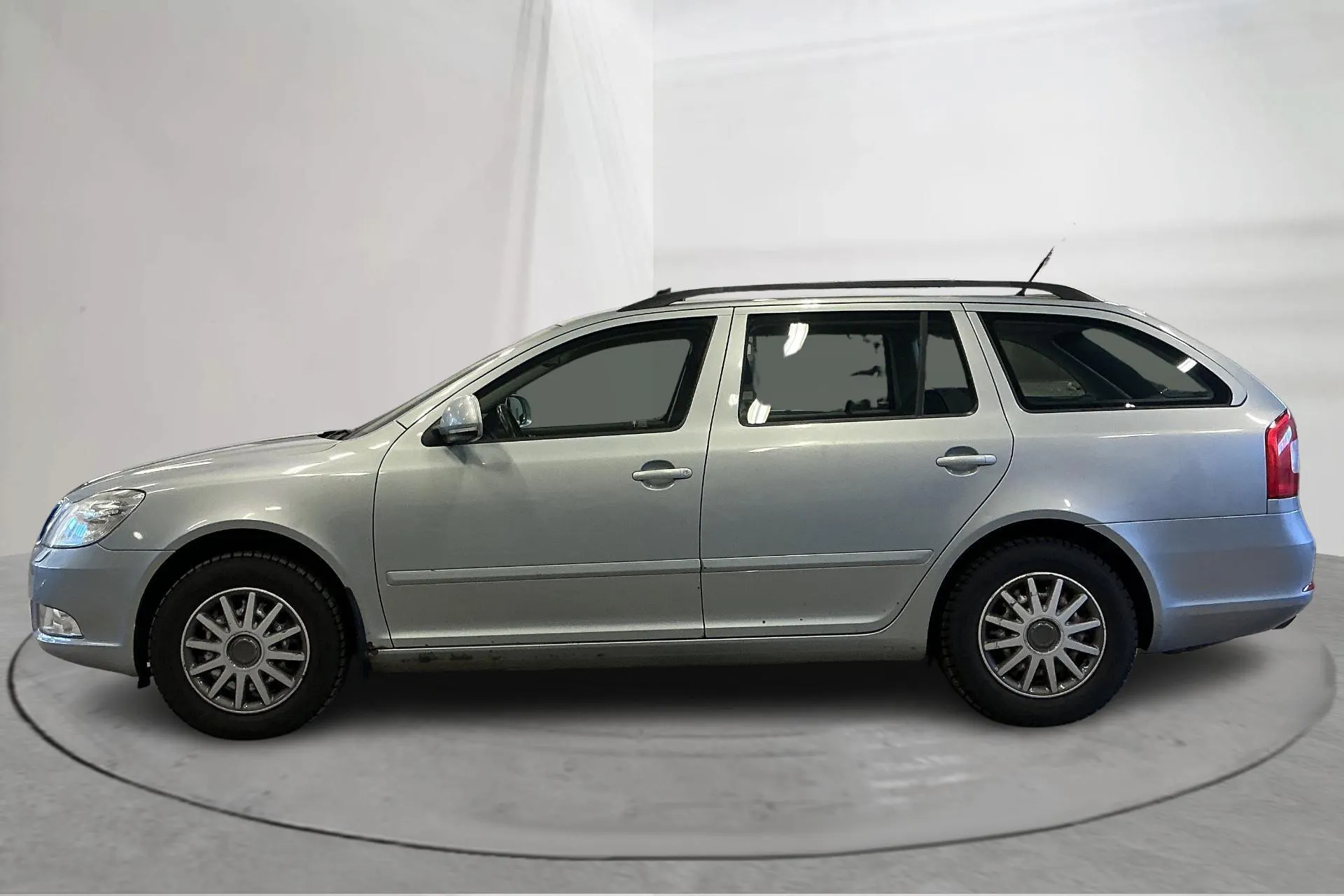 Presentationsfoto 2 av 14: Skoda Octavia II 1.6 Kombi (102hk) - 19 115 mil - Manuell - Light Blue - 2010