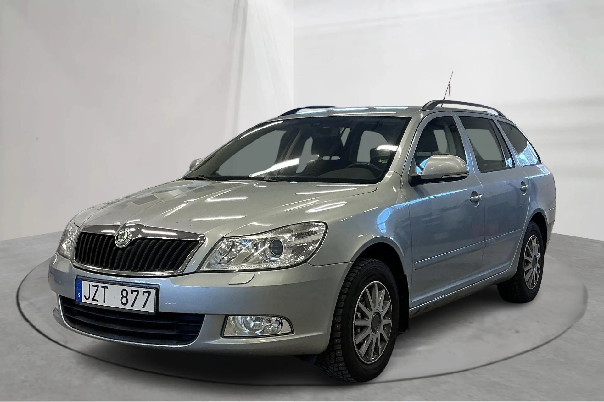Presentationsfoto 1 av 14: Skoda Octavia II 1.6 Kombi (102hk) - 19 115 mil - Manuell - Light Blue - 2010