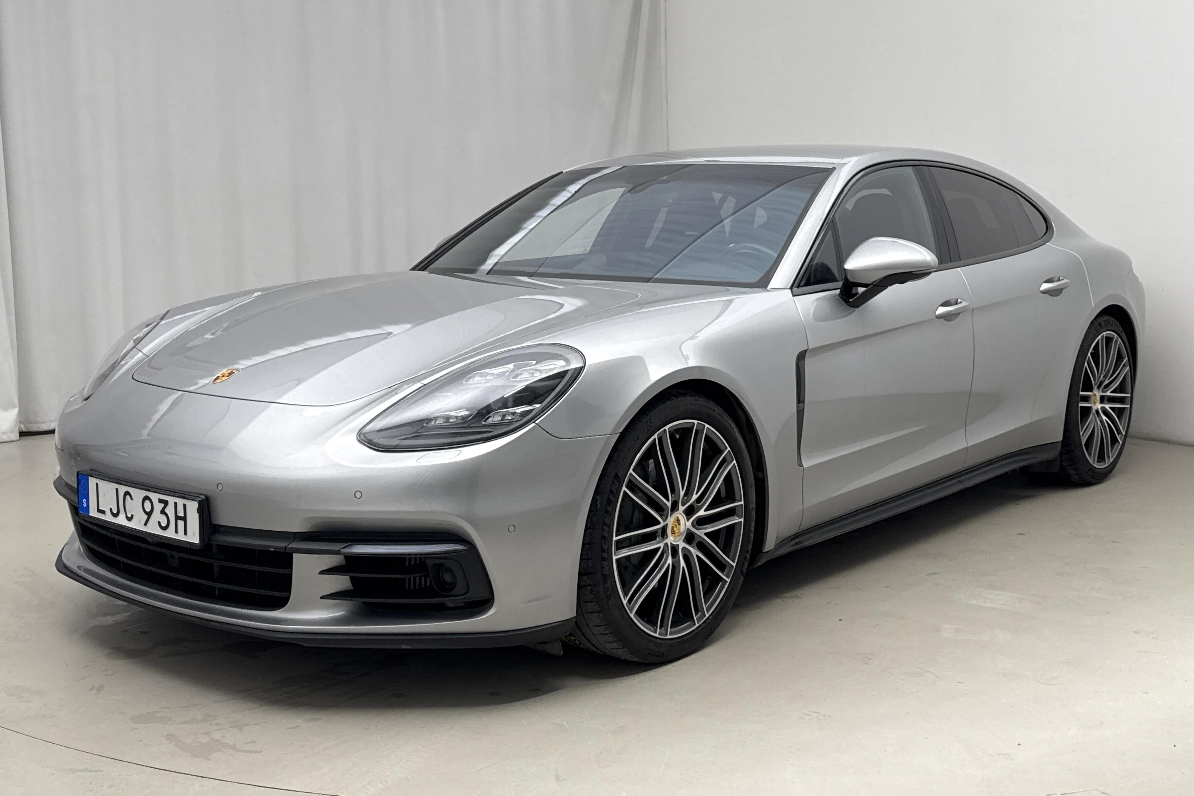 Porsche Panamera 4S (440hk)