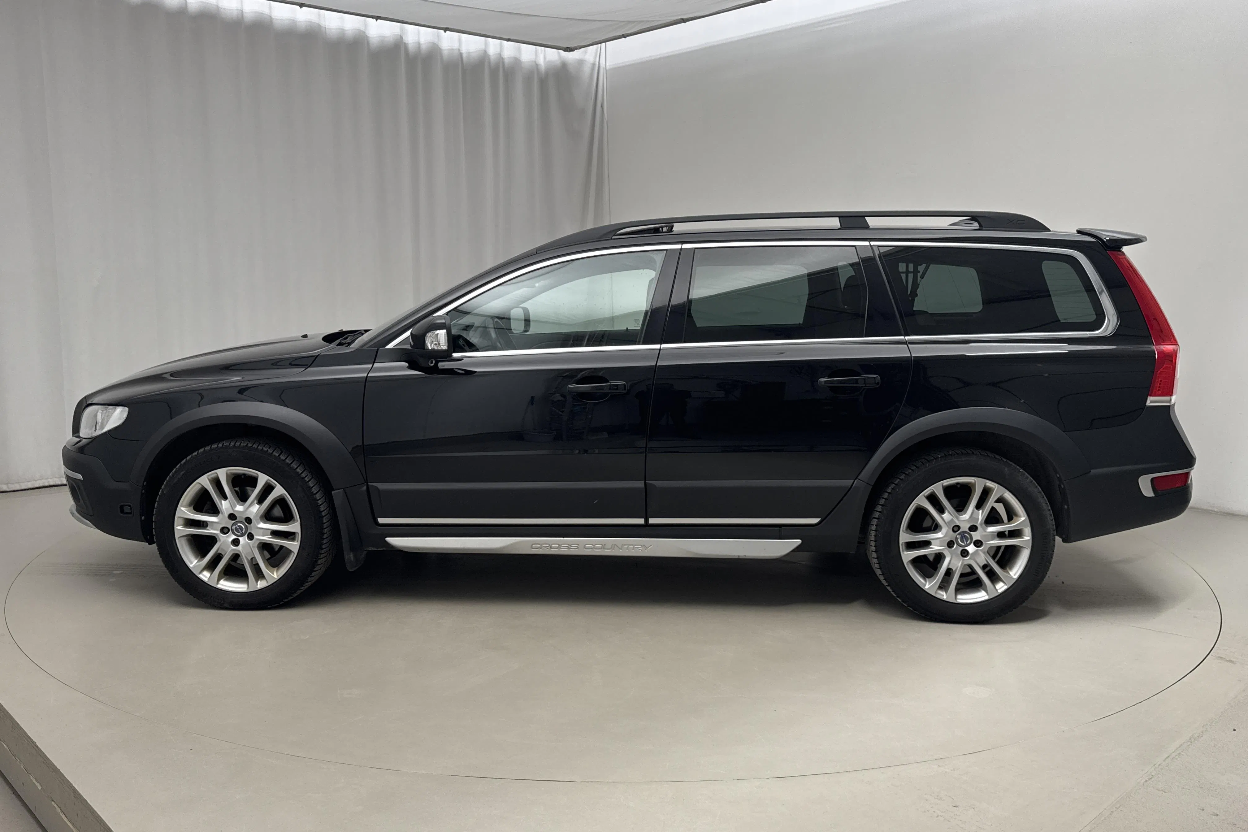 Presentationsfoto 2 av 24: Volvo XC70 II D4 AWD (181hk) - 16 335 mil - Automat - svart - 2016