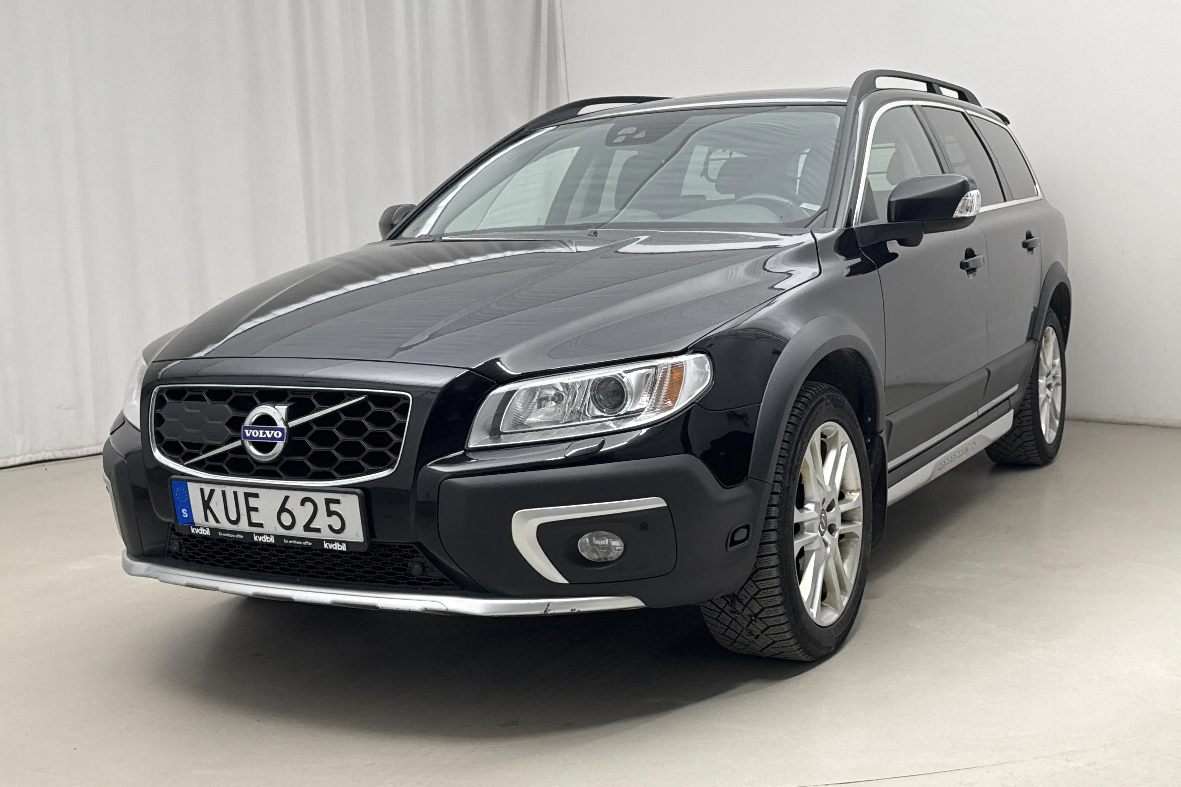 Presentationsfoto 1 av 24: Volvo XC70 II D4 AWD (181hk) - 16 335 mil - Automat - svart - 2016