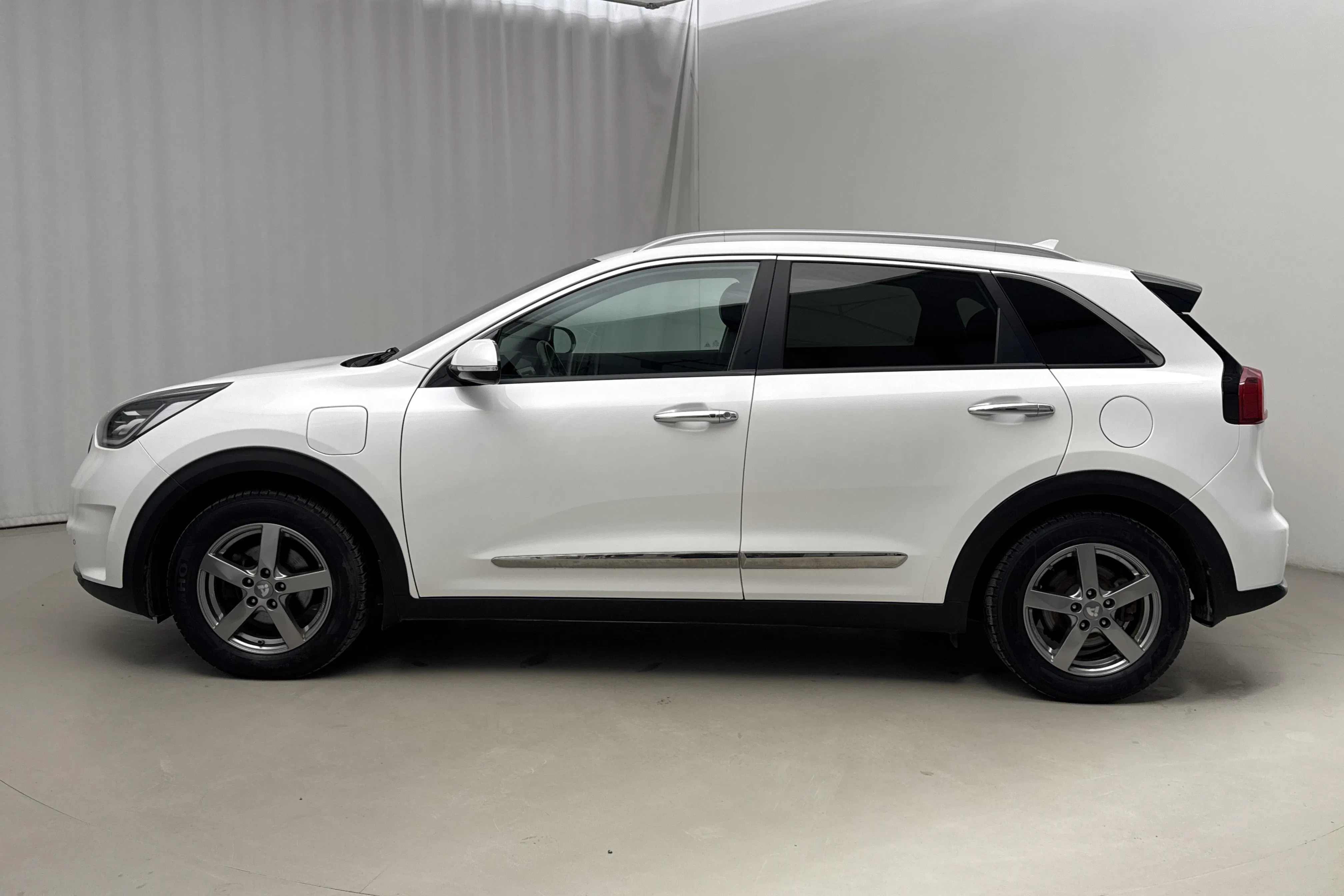 Presentationsfoto 2 av 24: KIA Niro Plug-in Hybrid 1.6 (141hk) - 16 485 mil - Automat - vit - 2018